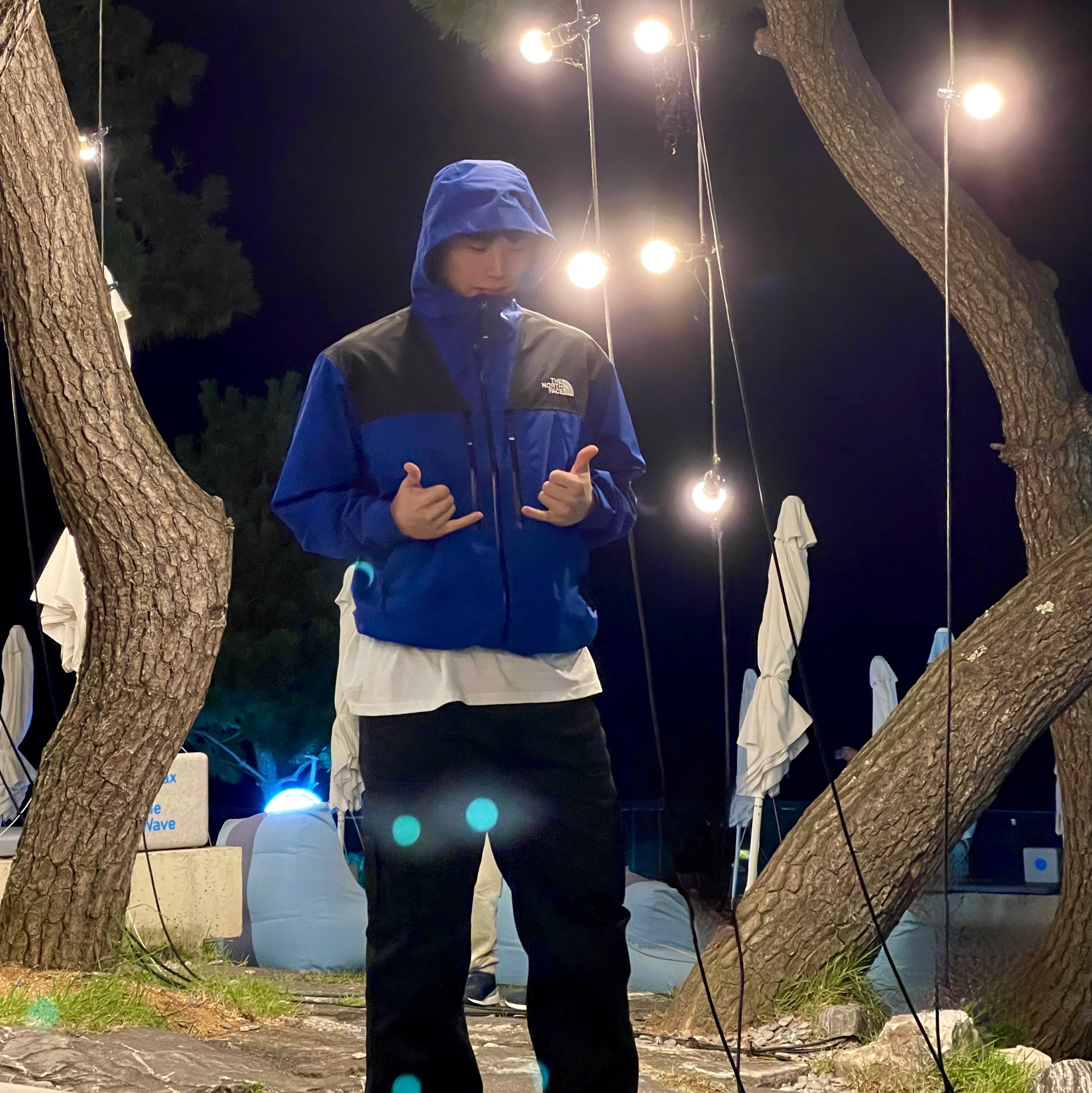 The North Face White Label Mountain Peak Jacket Royal Blue 착용 스타일