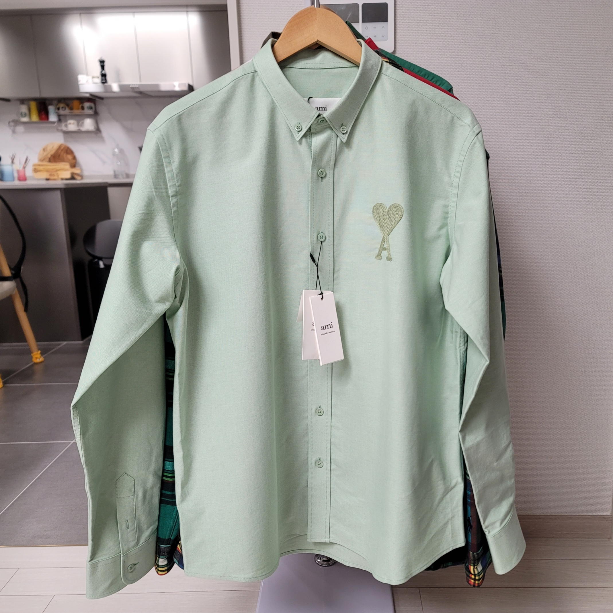 AMI de Coeur Tone-On-Tone Oxford Button Down Shirt Aqua 착용 스타일 - 1