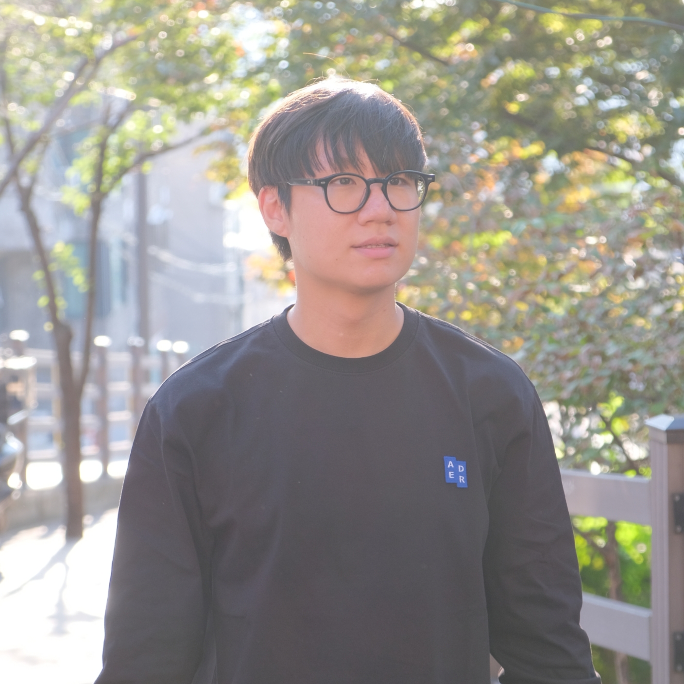 Ader Error Sig; TRS/BL Tag LS T-Shirt 01 Black 착용 스타일