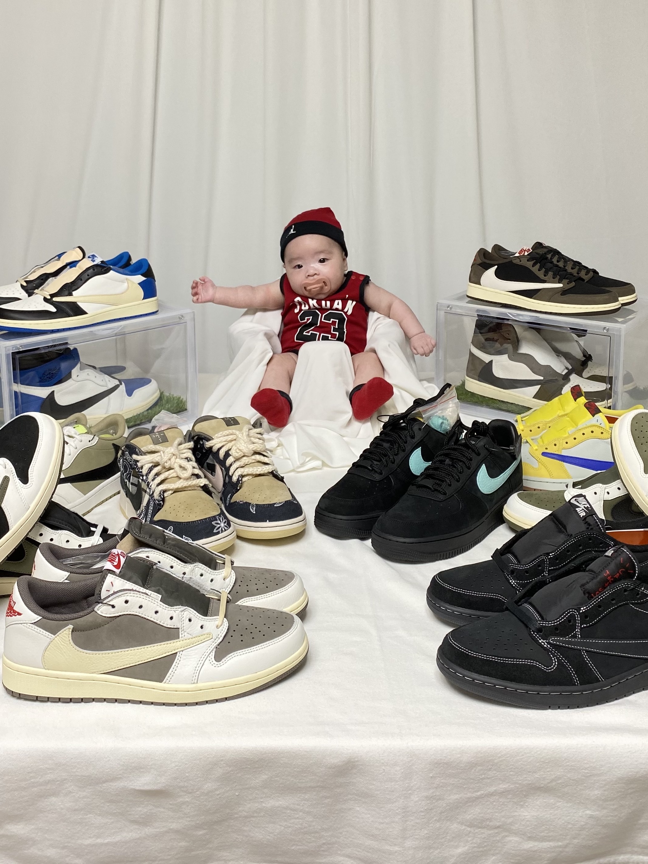 Jordan 1 x Travis Scott Retro Low OG SP Reverse Olive, Jordan 1 x Travis Scott Retro Low OG SP Sail and Ridgerock 착용 스타일 - 1