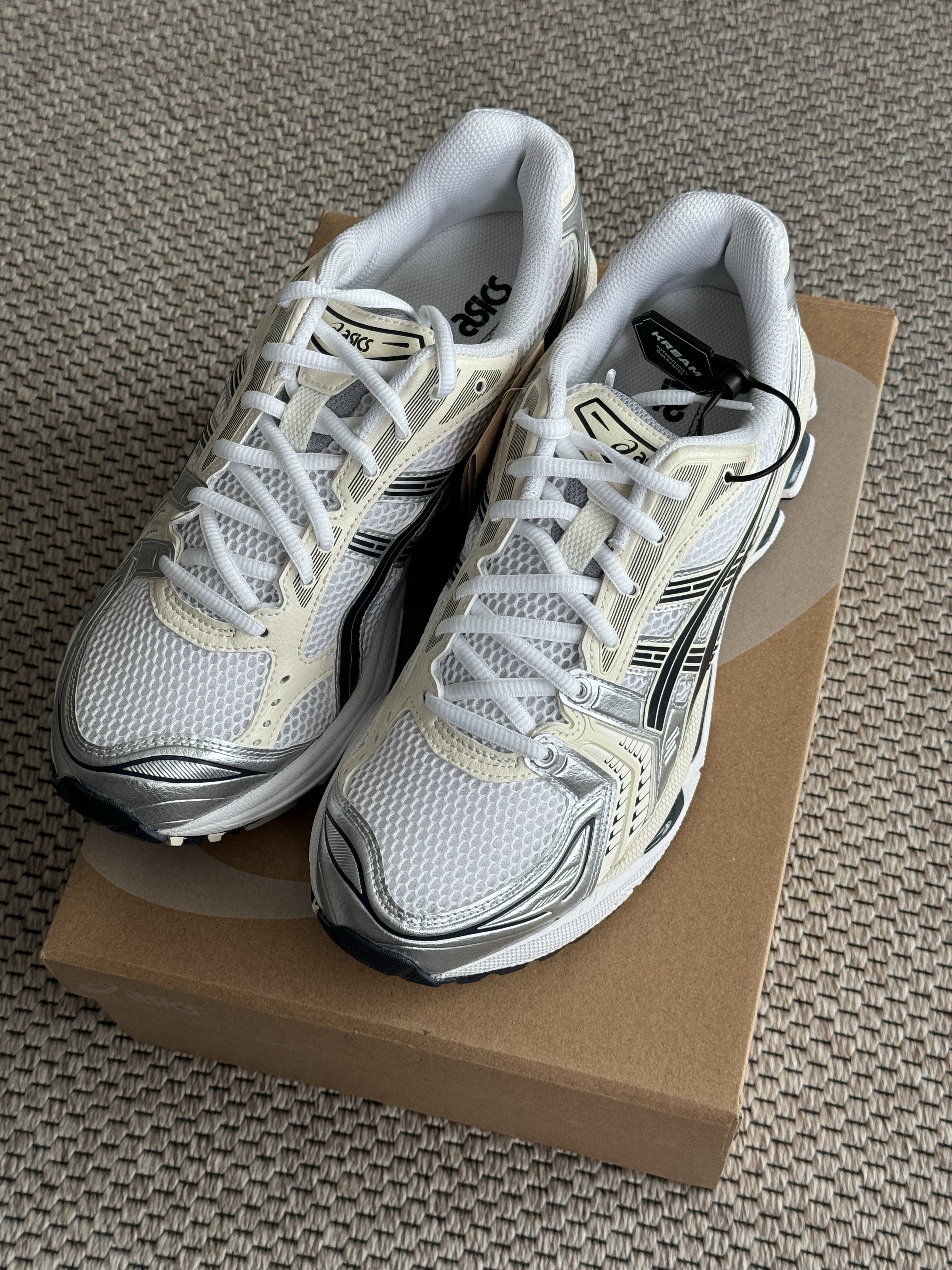(W) Asics Gel-Kayano 14 White Midnight 착용 스타일 - 2