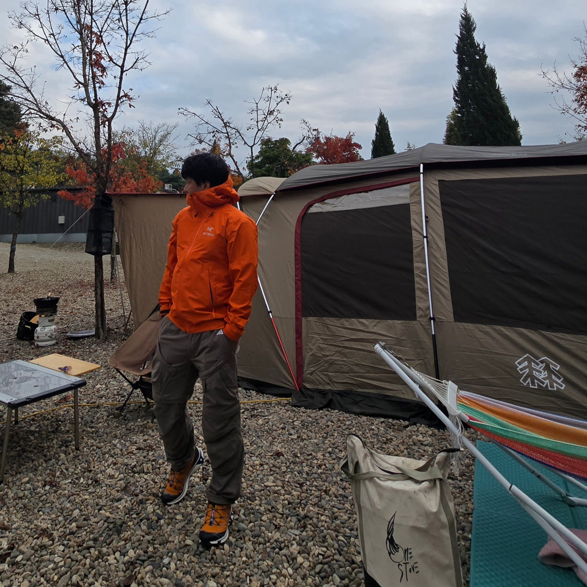Salomon XT-6 Gore-Tex Utility Marmalade, Arc'teryx Beta LT Jacket Phenom 착용 스타일
