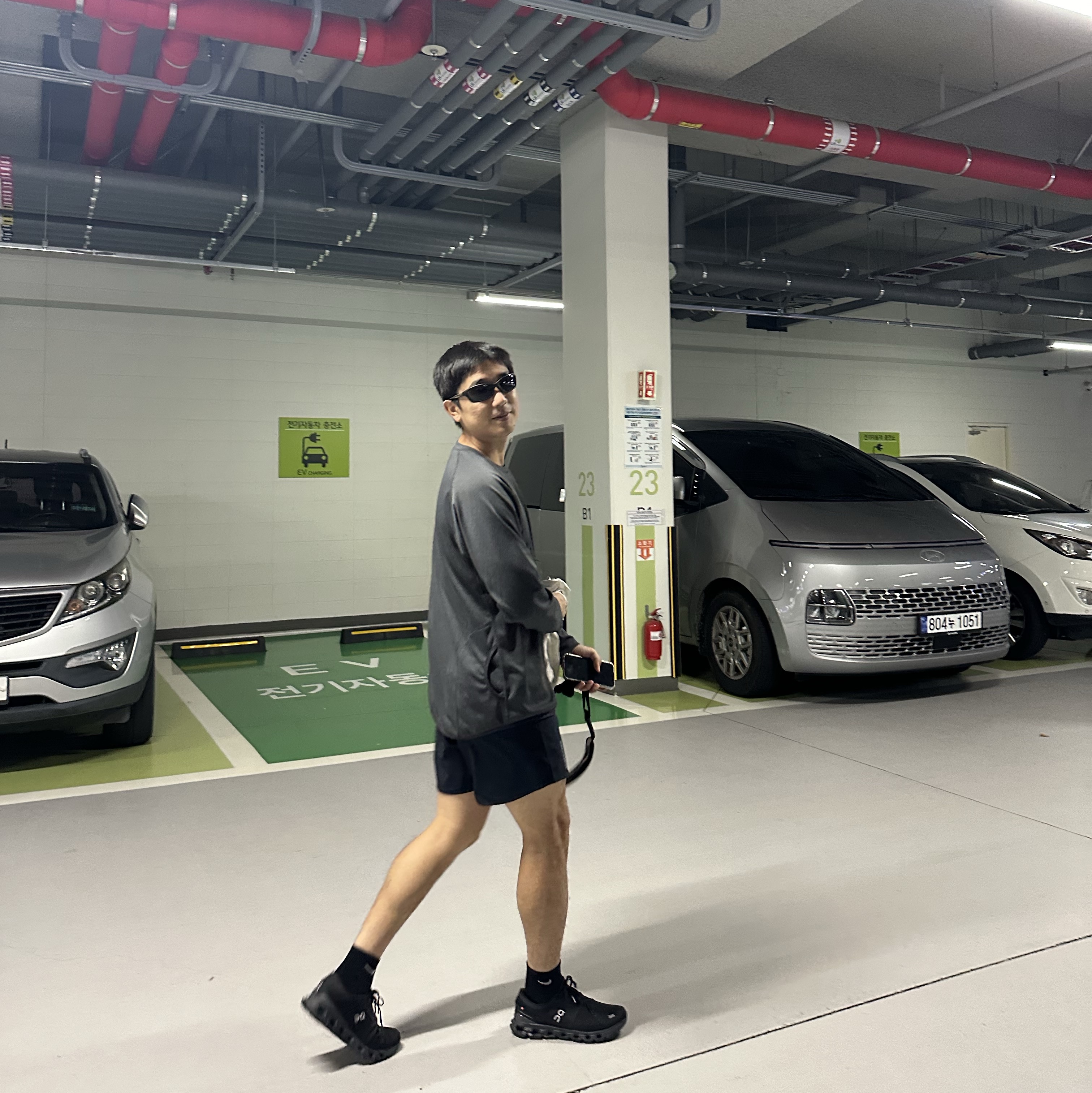 On Running Cloud X 4 Black Eclipse 착용 스타일 - 2