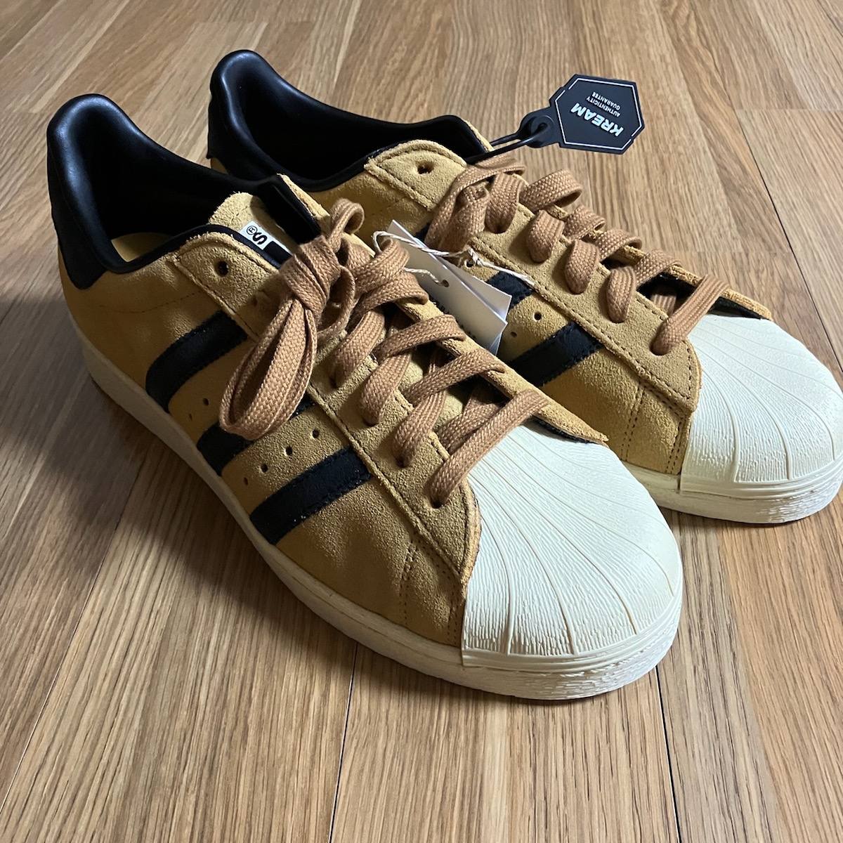 Adidas Superstar 82 Mesa Core Black 착용 스타일