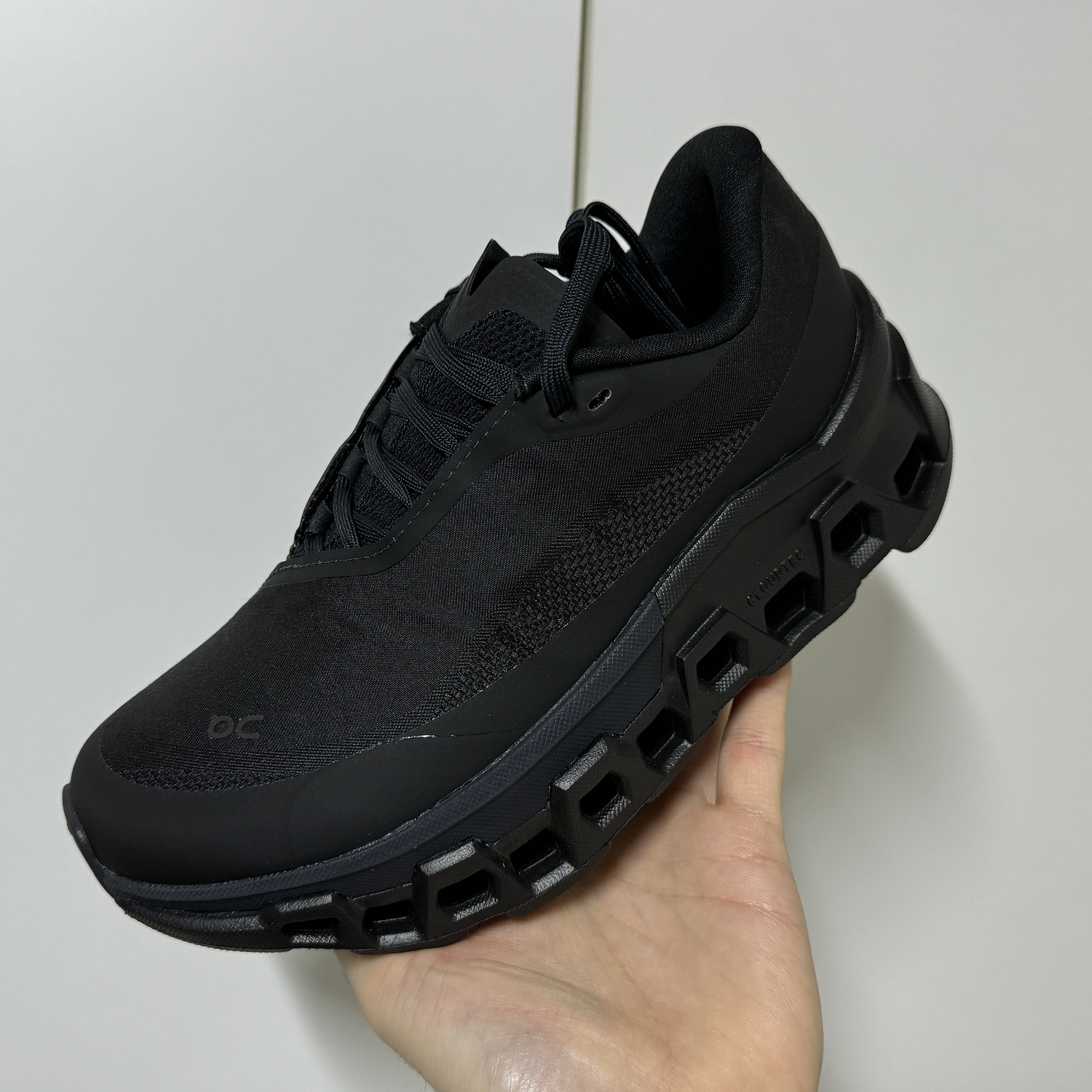 (W) On Running x Post Archive Faction (Paf) Cloudmonster 2 Black Magnet 착용 스타일