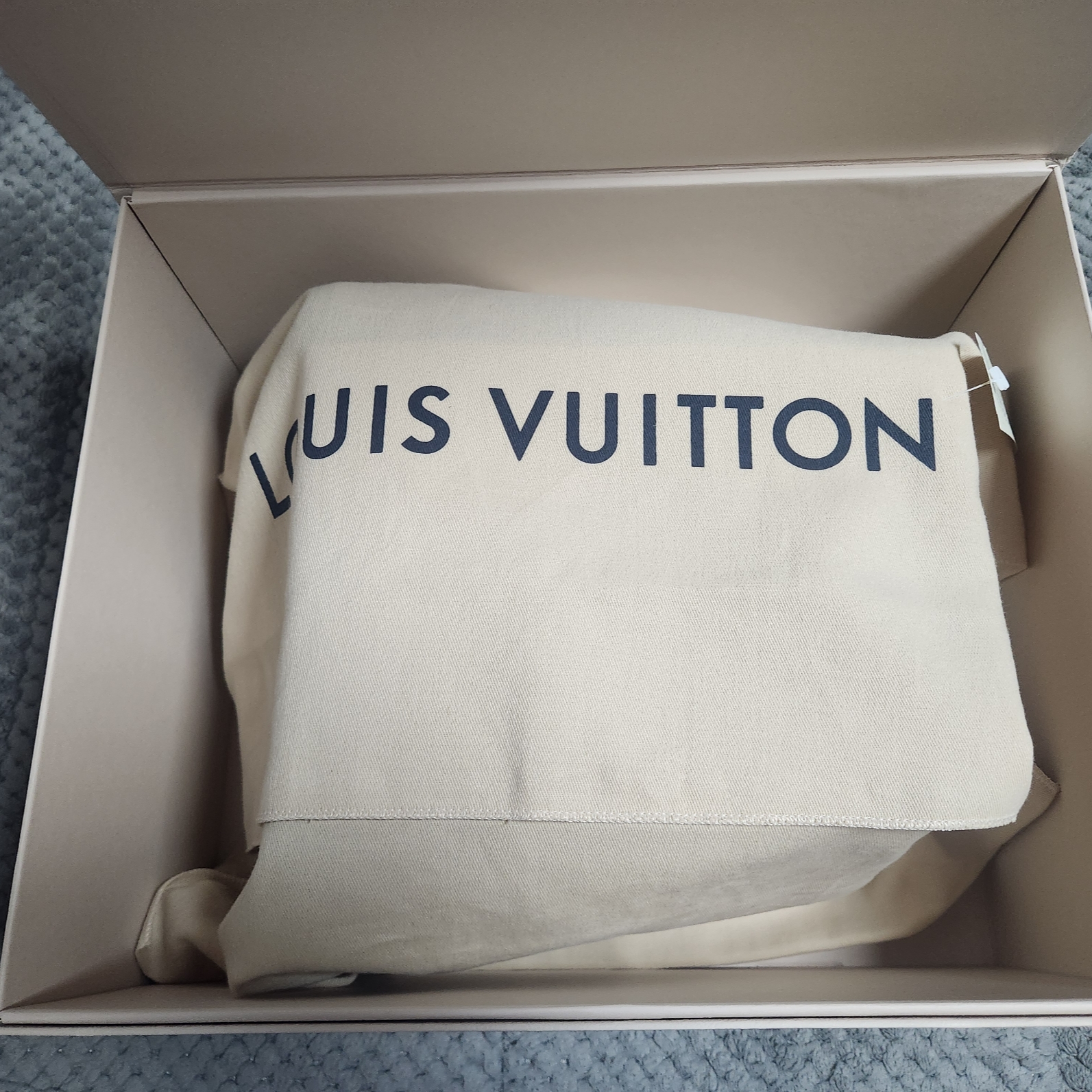 Louis Vuitton Neonoe MM Monogram Caramel 착용 스타일 - 1