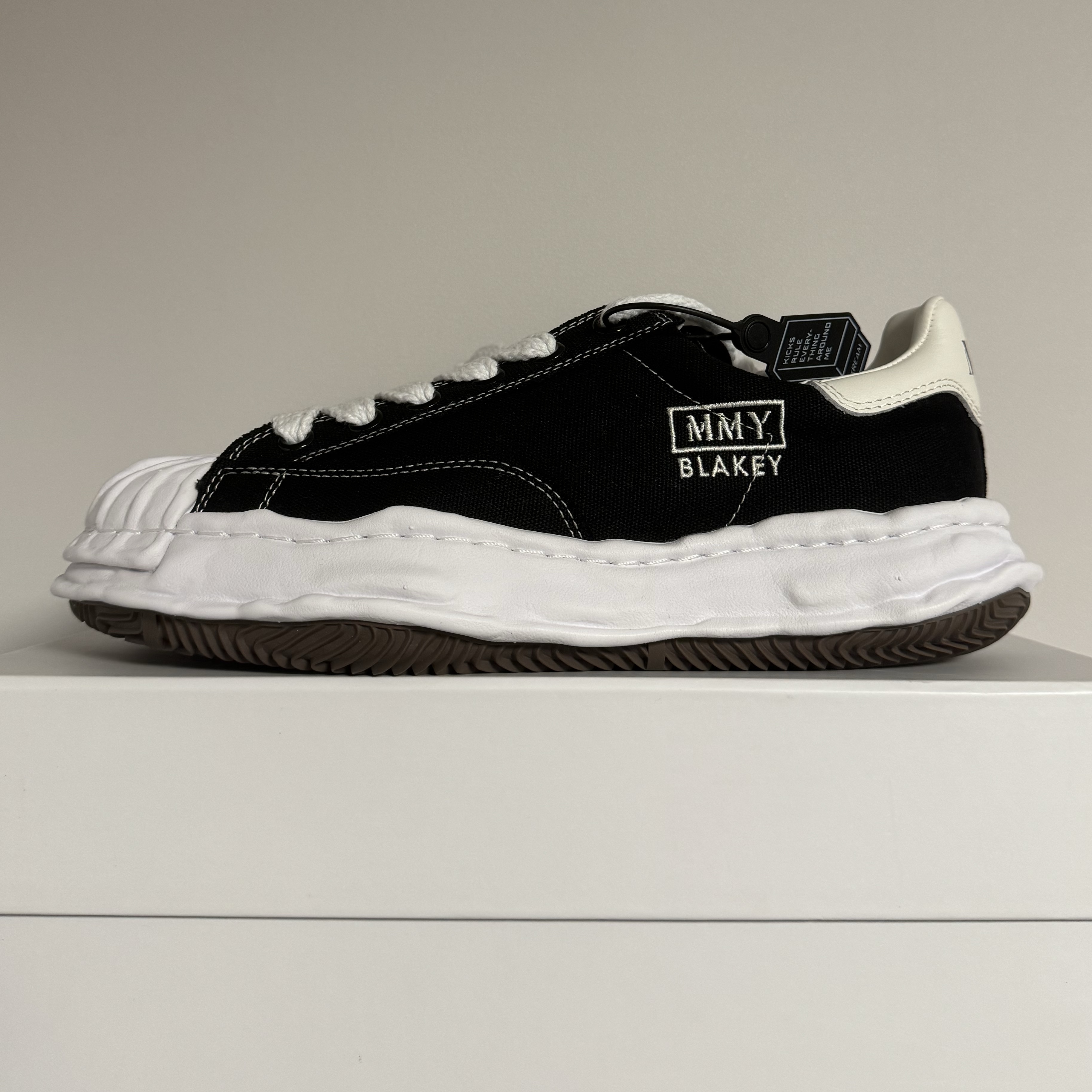 Maison Mihara Yasuhiro Blakey OG Sole Canvas Low-top Sneakers Black White 착용 스타일