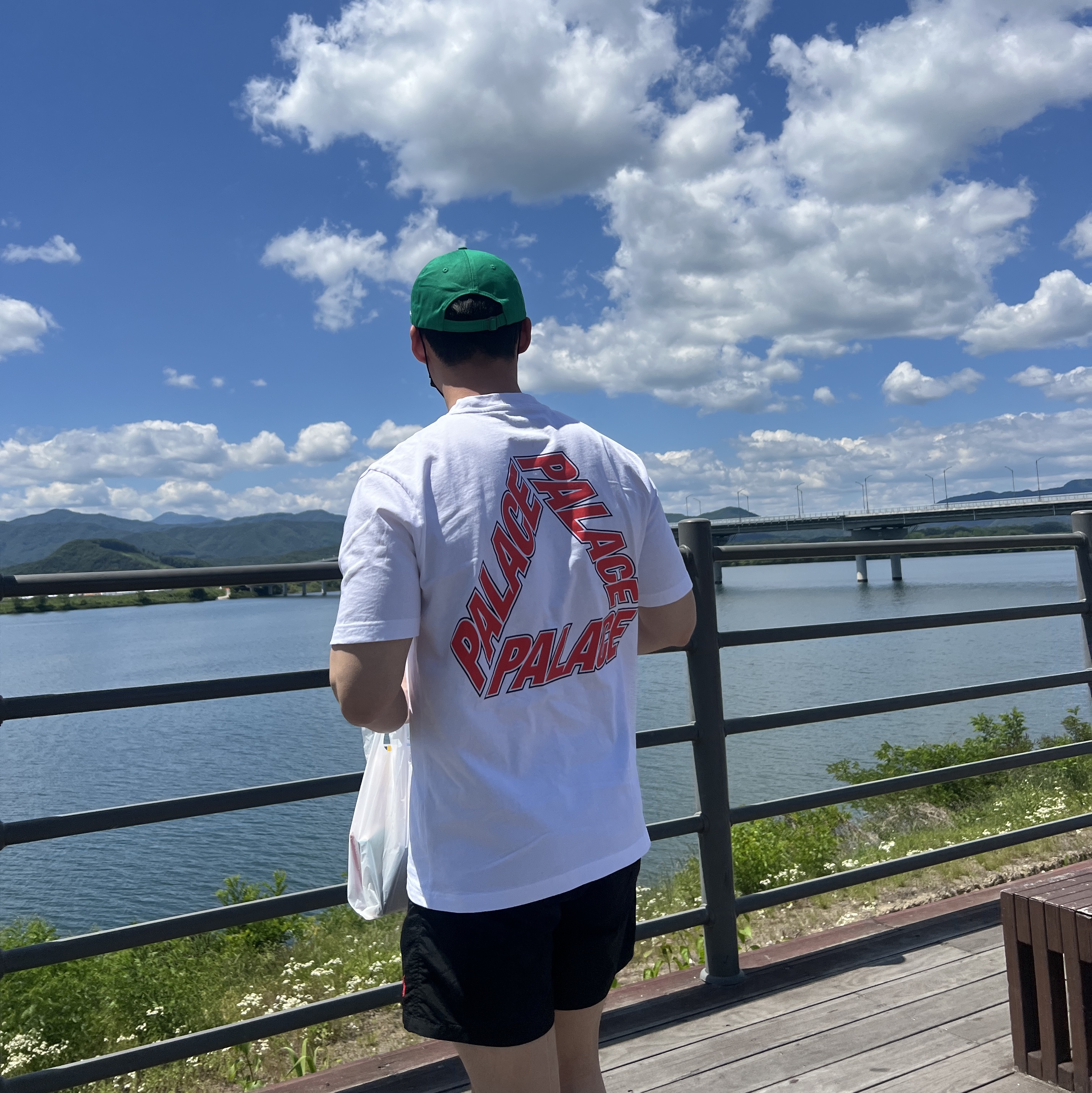 Palace P-3 Outline T-Shirt White - 24SS 착용 스타일