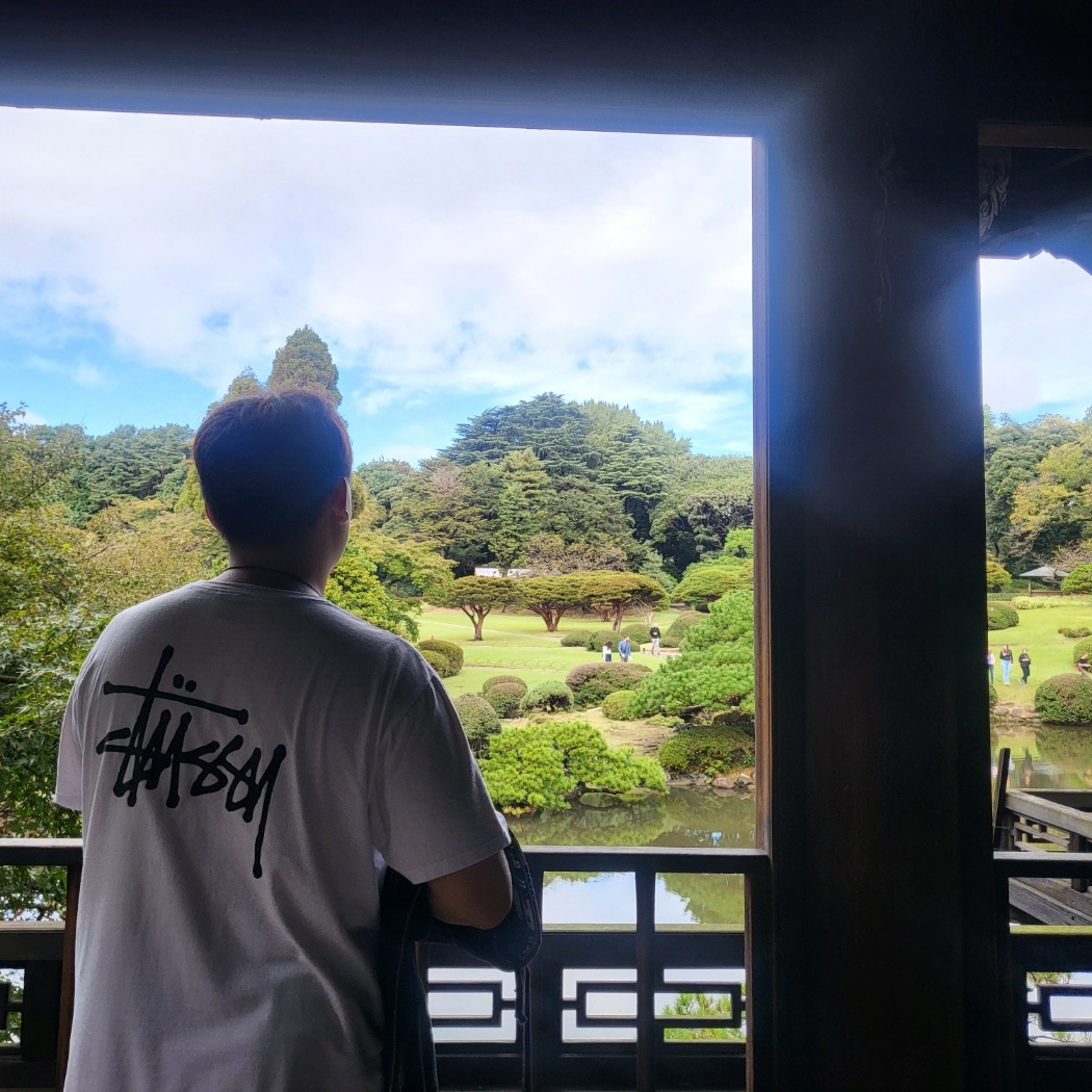 Stussy Basic Stussy T-Shirt White 2024, 2025 착용 스타일