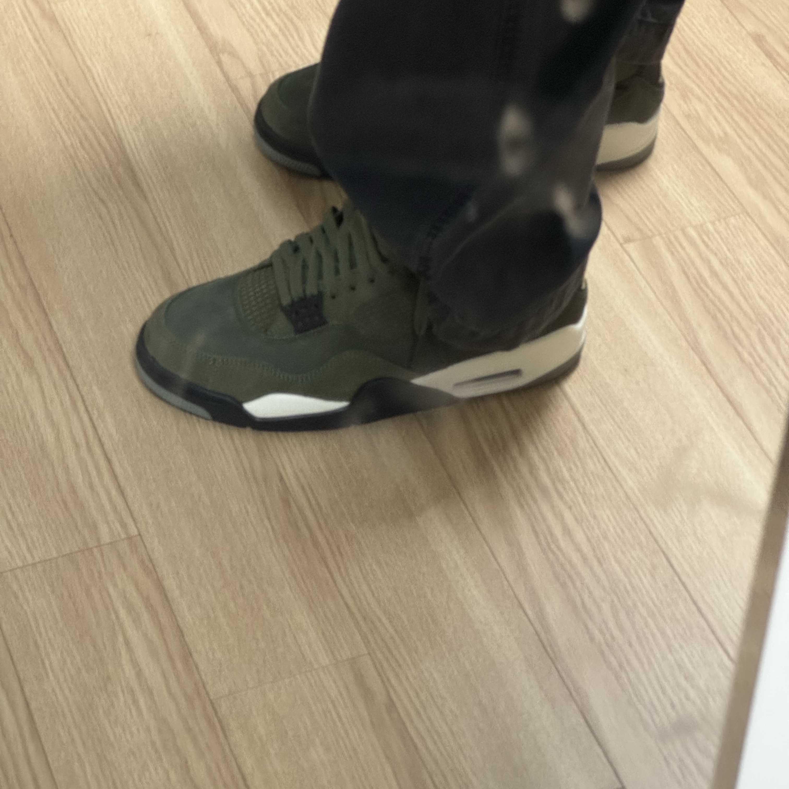 Jordan 4 Retro SE Craft Medium Olive 착용 스타일 - 2