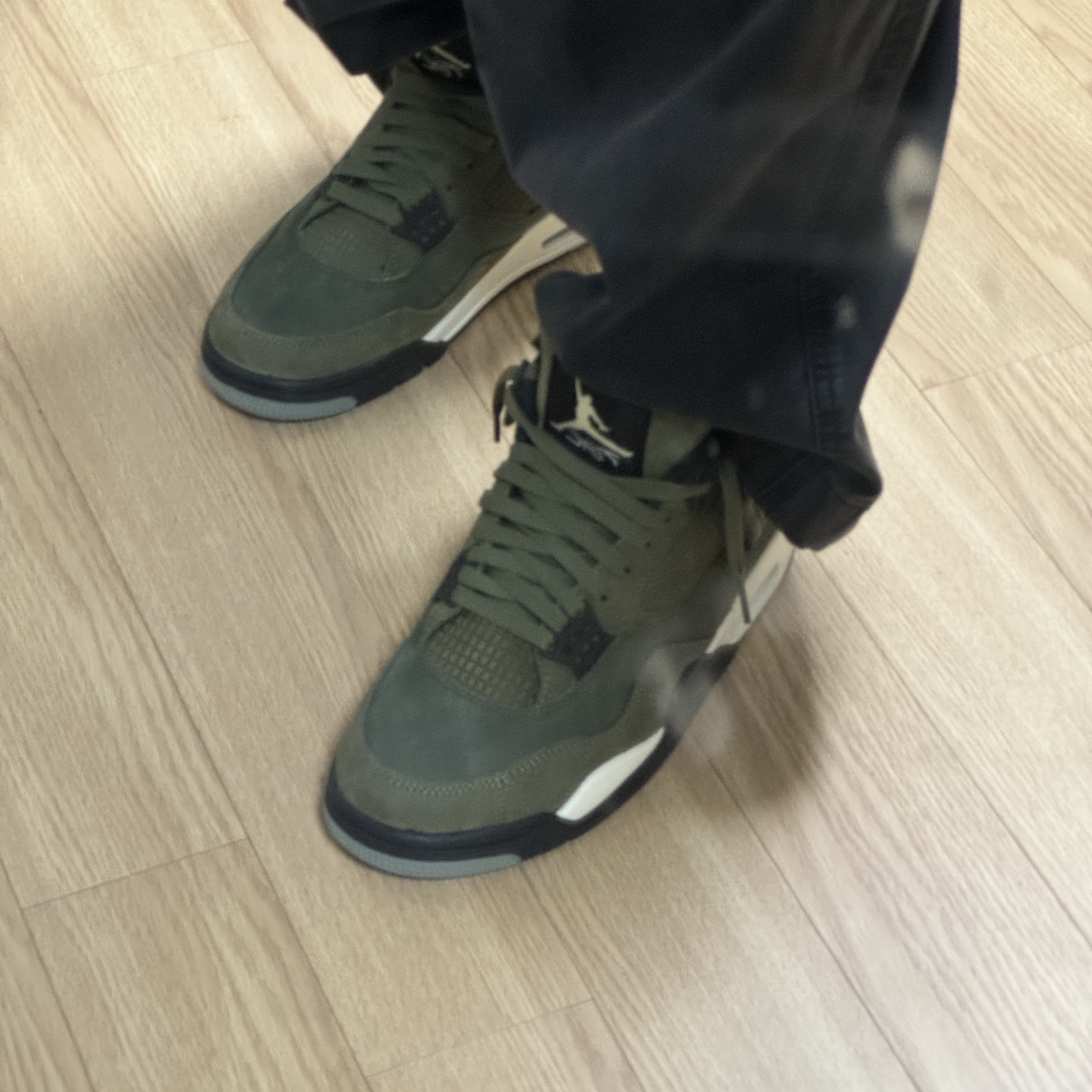 Jordan 4 Retro SE Craft Medium Olive 착용 스타일 - 3