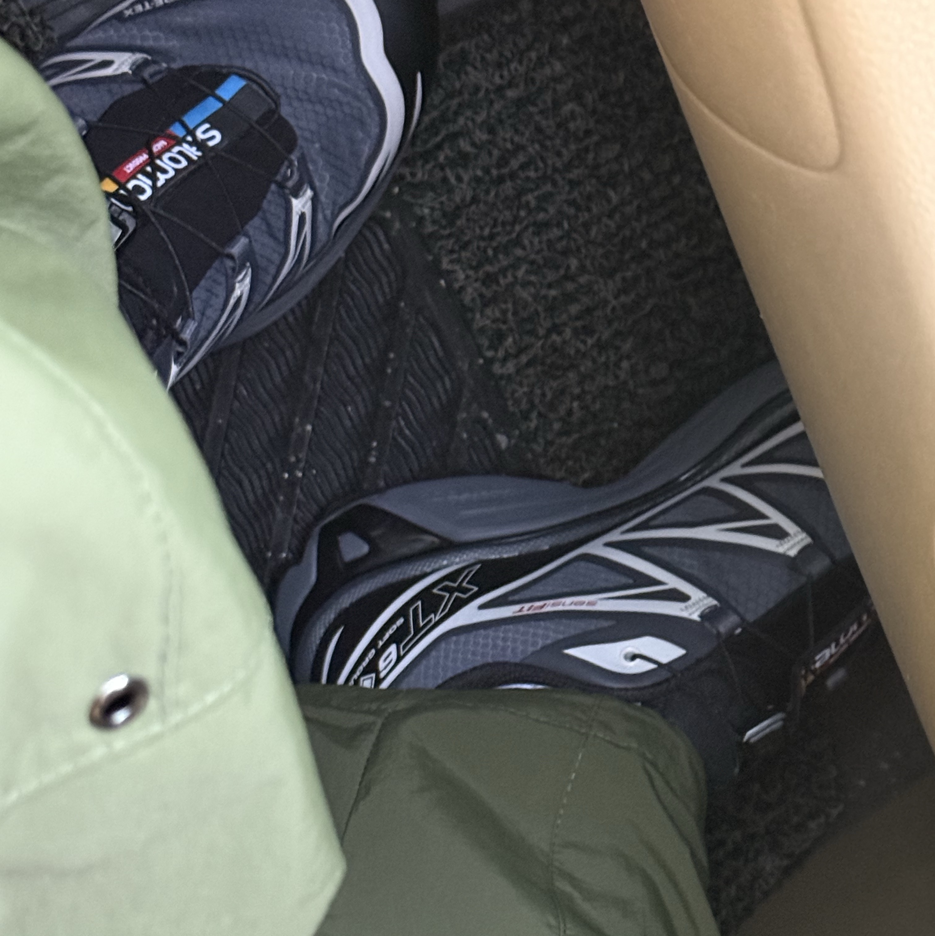 Salomon XT-6 Gore-Tex Black Ebony 착용 스타일