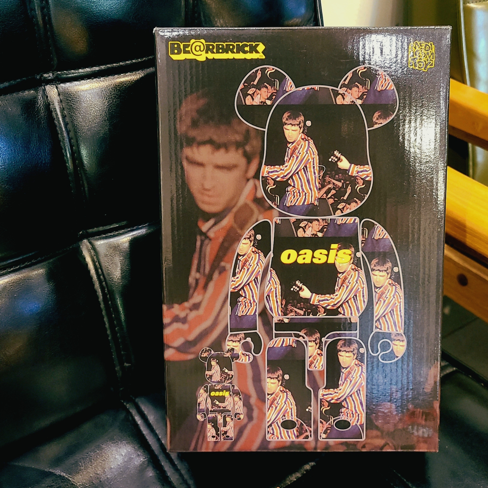 Bearbrick Oasis Knebworth 1996 Noel Gallagher 100％ & 400％ Set 착용 스타일 - 1