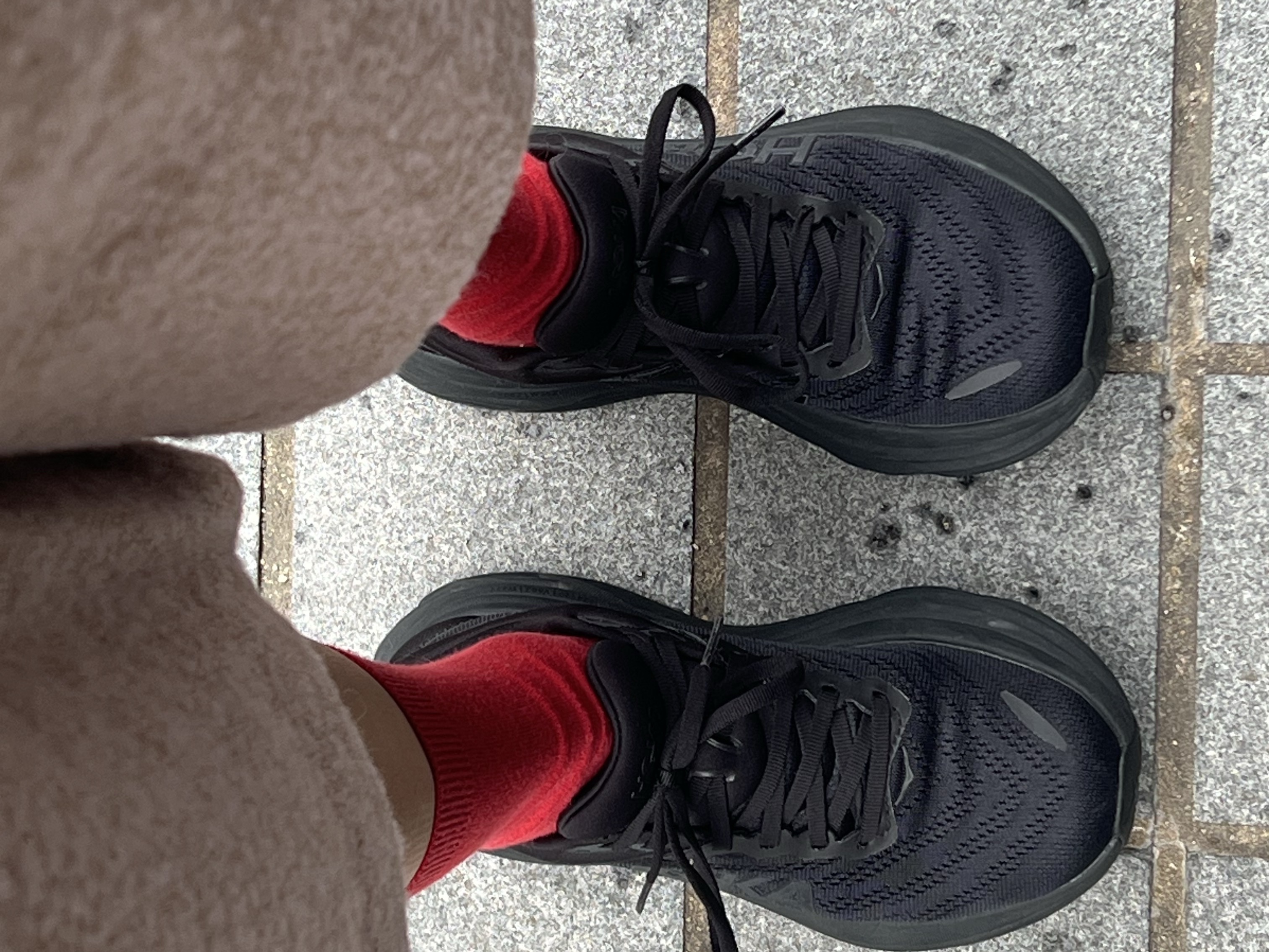 Hoka Bondi 8 Black - Wide 착용 스타일 - 2