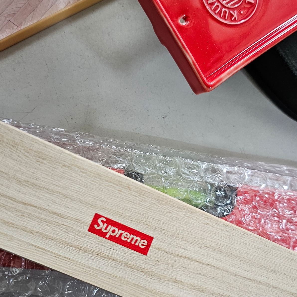 Supreme CDW Push Pin Set Brass - 24FW 착용 스타일 - 4