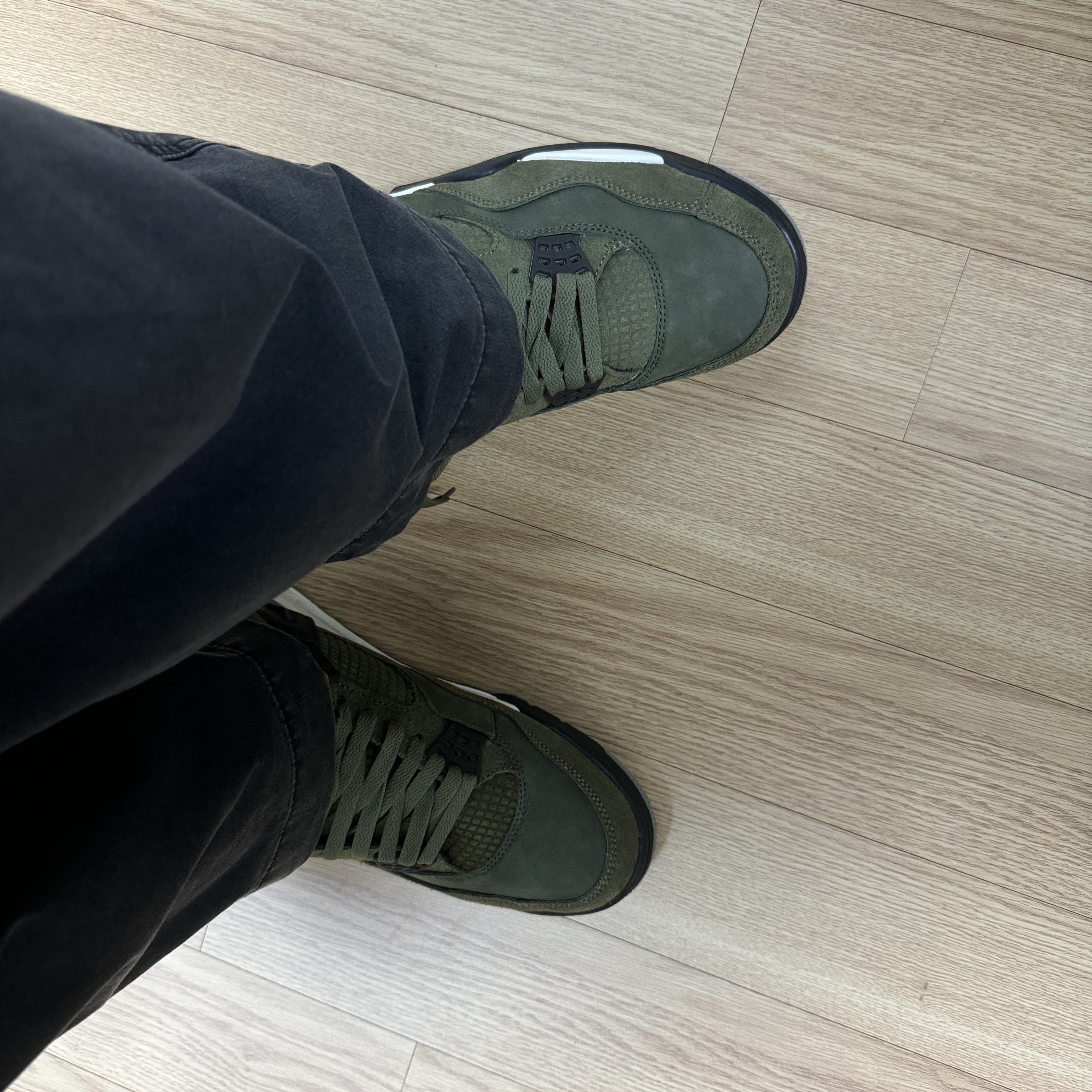 Jordan 4 Retro SE Craft Medium Olive 착용 스타일 - 4