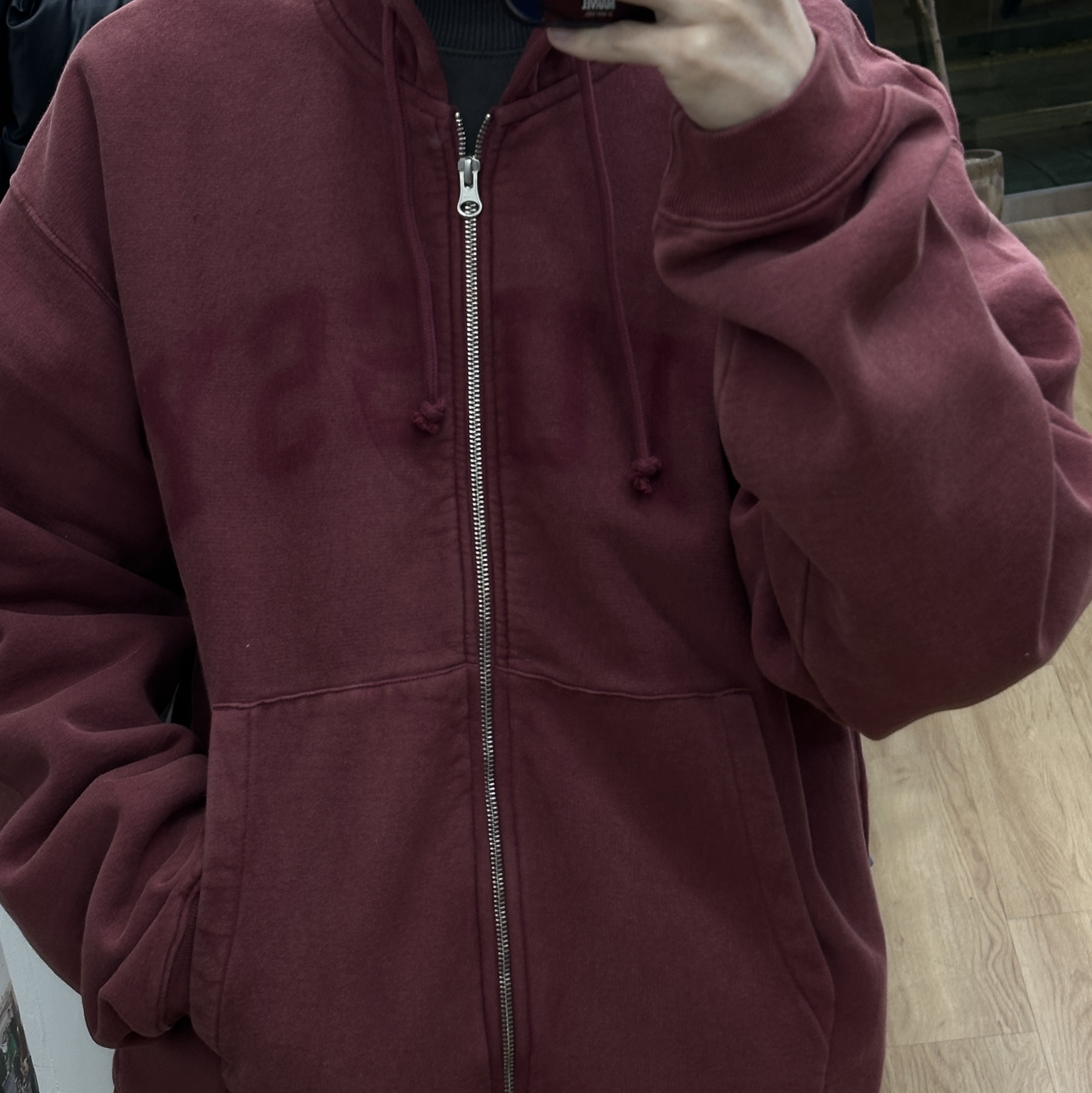 Stussy Faded Graphic Zip Hoodie Burgundy 착용 스타일 - 4