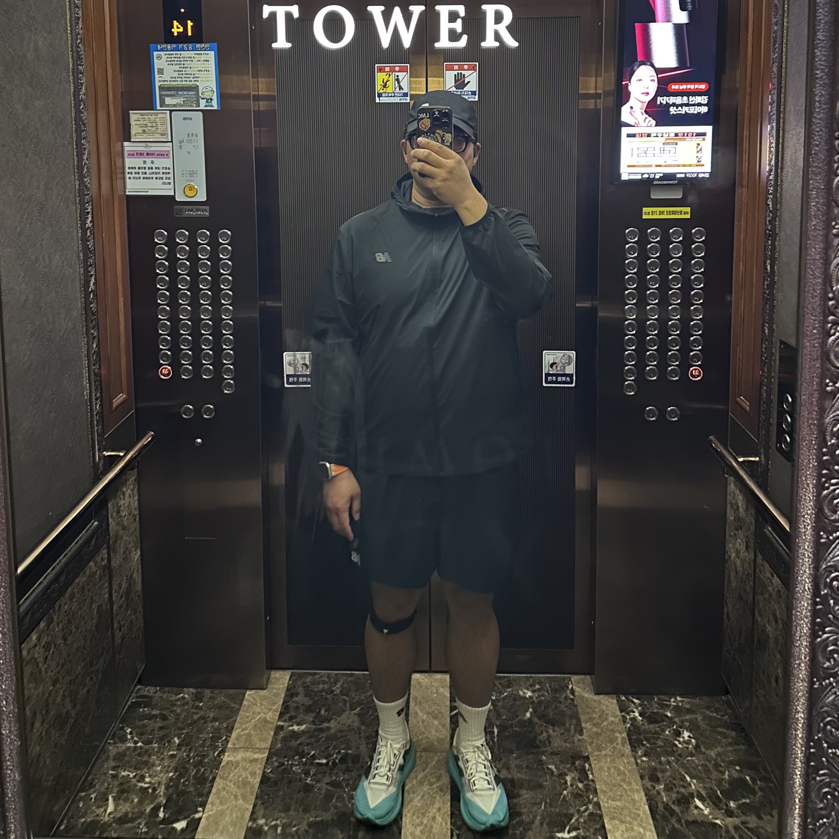 On Running Lightweight Cap Black, New Balance Fuelcell Rebel v4 Cyber Jade White - 2E Wide 착용 스타일 - 1