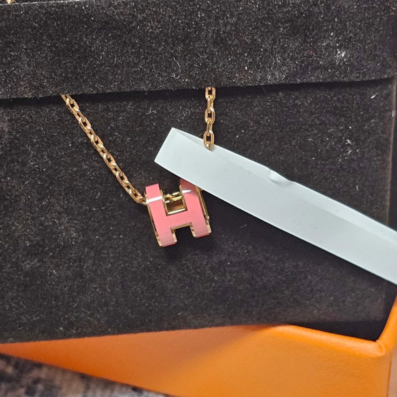 (W) Hermes Mini Pop H Pendant Rose Gold & Rose Azalee 착용 스타일
