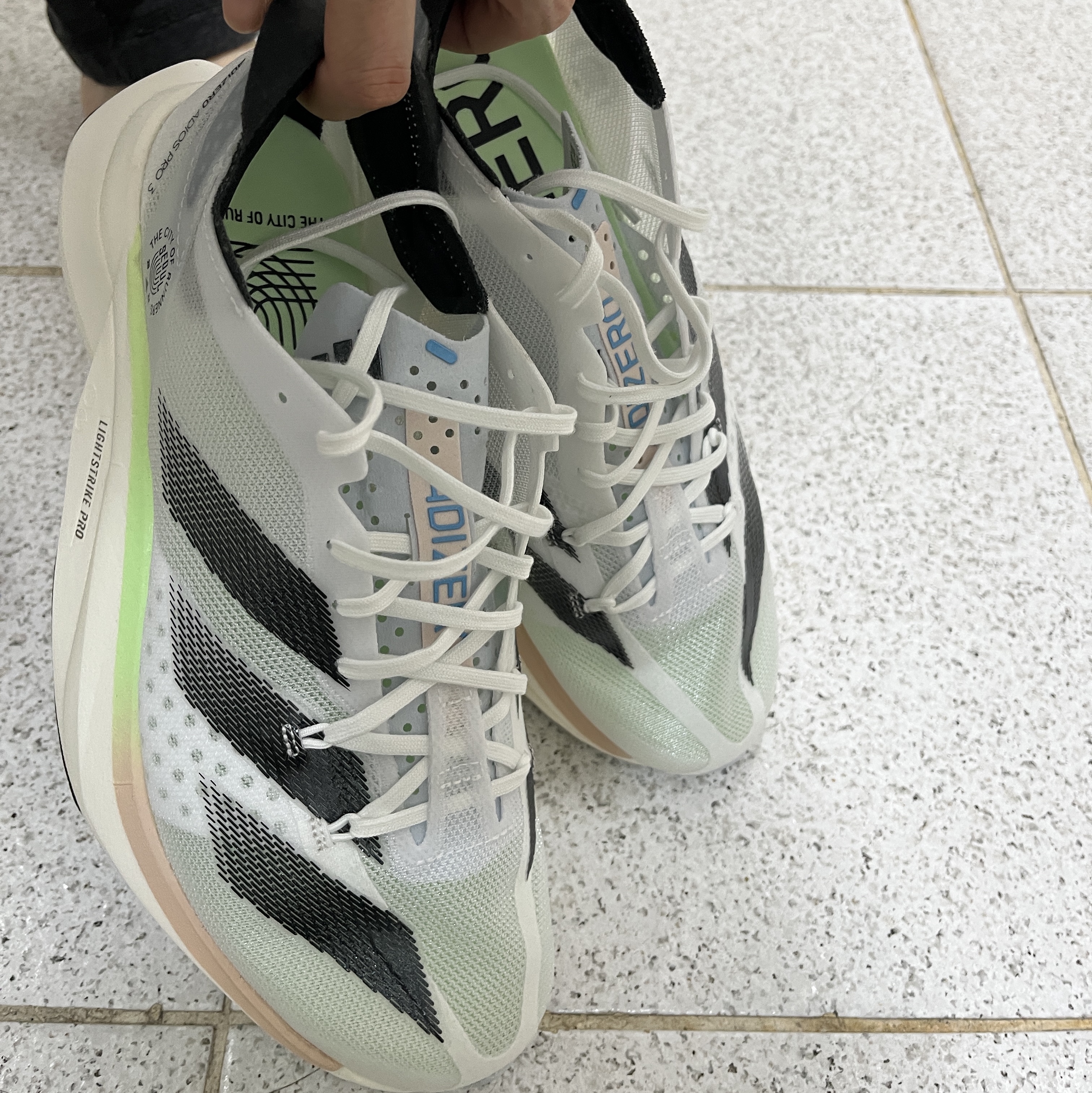 Adidas Adizero Adios Pro 3 Cloud White Core Black 착용 스타일
