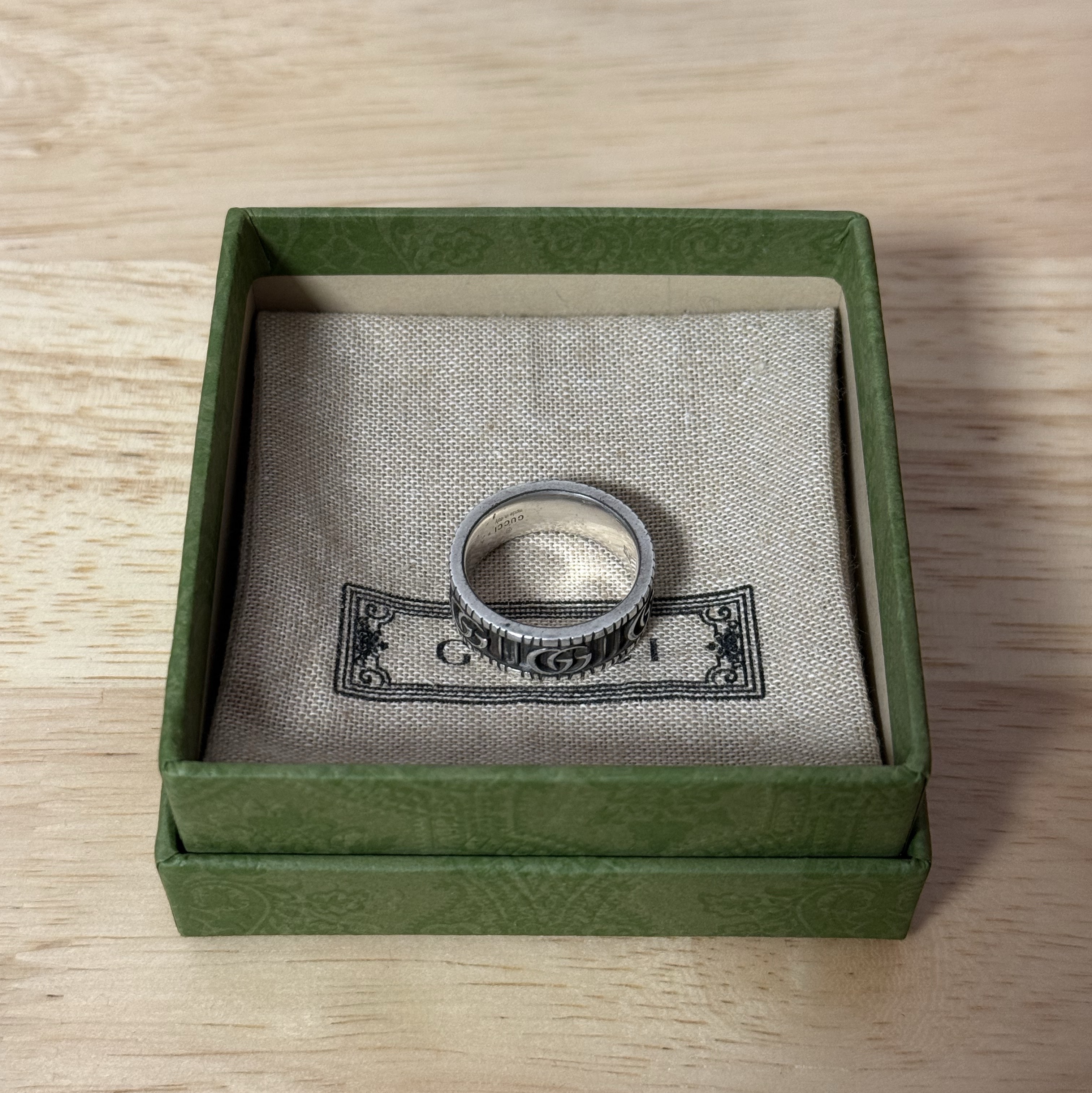 Gucci Ring with Double G Silver 착용 스타일