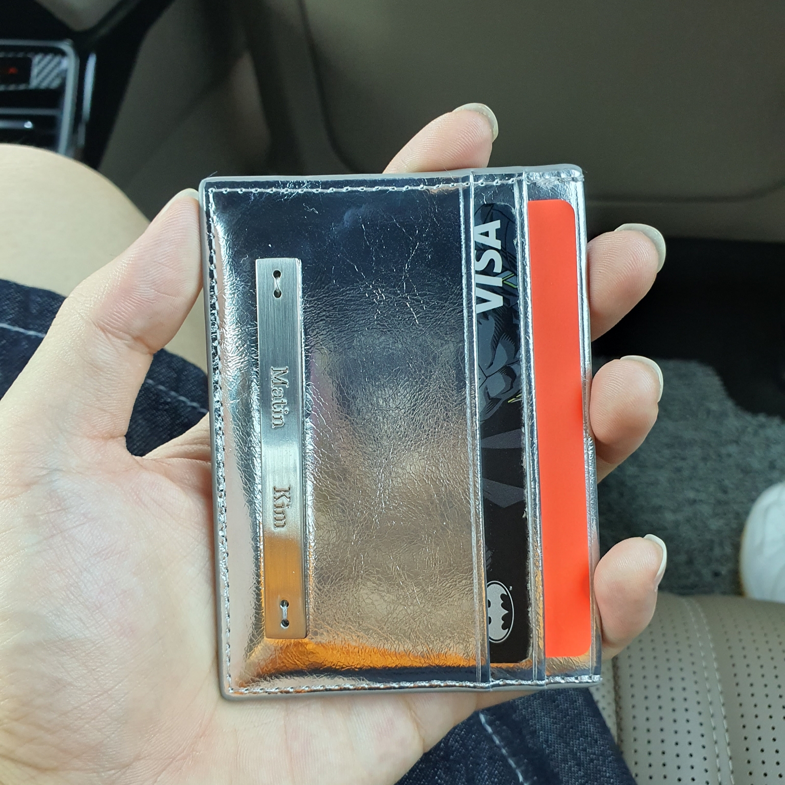 Matin Kim Vintage Card Wallet Silver 착용 스타일