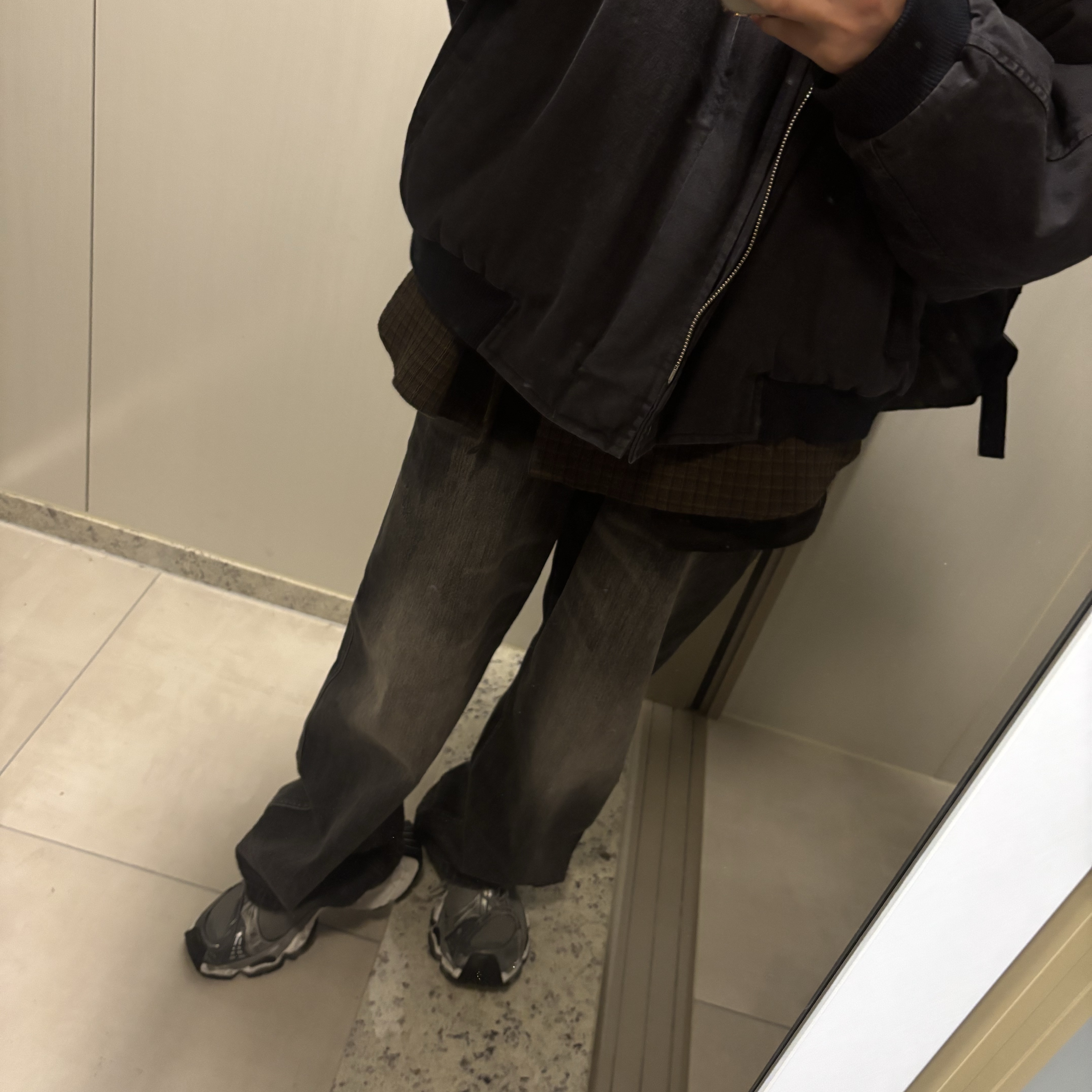 Nonnod Double Pocket Japanese Denim Washed Black, Nonnod Cropped Flexible String Check Shirt Brown 착용 스타일