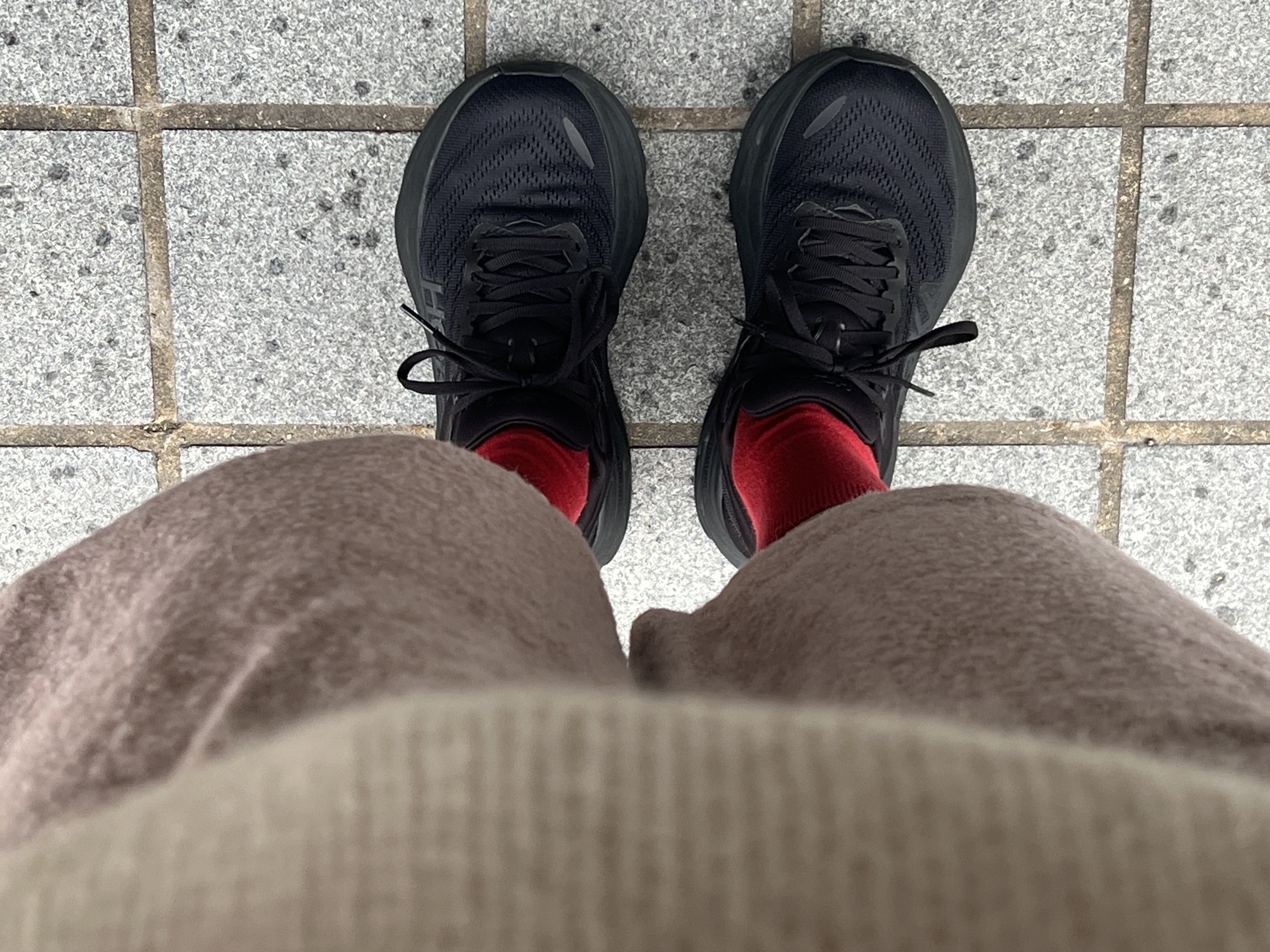 Hoka Bondi 8 Black - Wide 착용 스타일 - 3