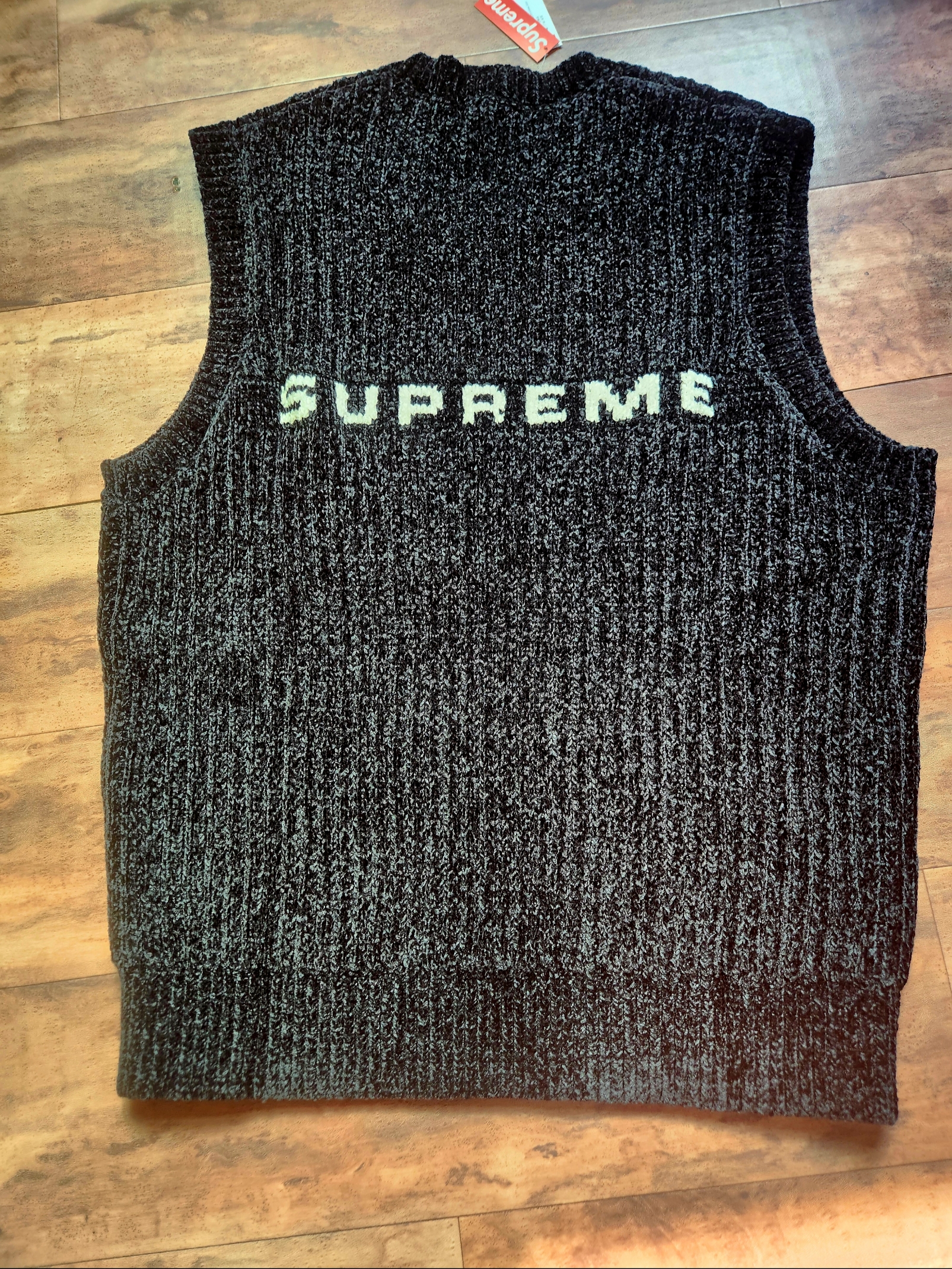 슈프림 셔닐 스웨터 베스트 블랙 - 24FW | Supreme | KREAM 슈프림 셔닐 스웨터 베스트 블랙 - 24FW | Supreme | KREAM