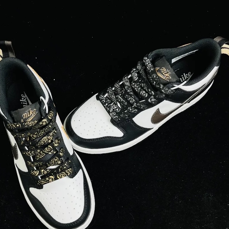 (GS) Nike Dunk Low SE Off Noir Summit White Metallic Pewter 착용 스타일 - 2