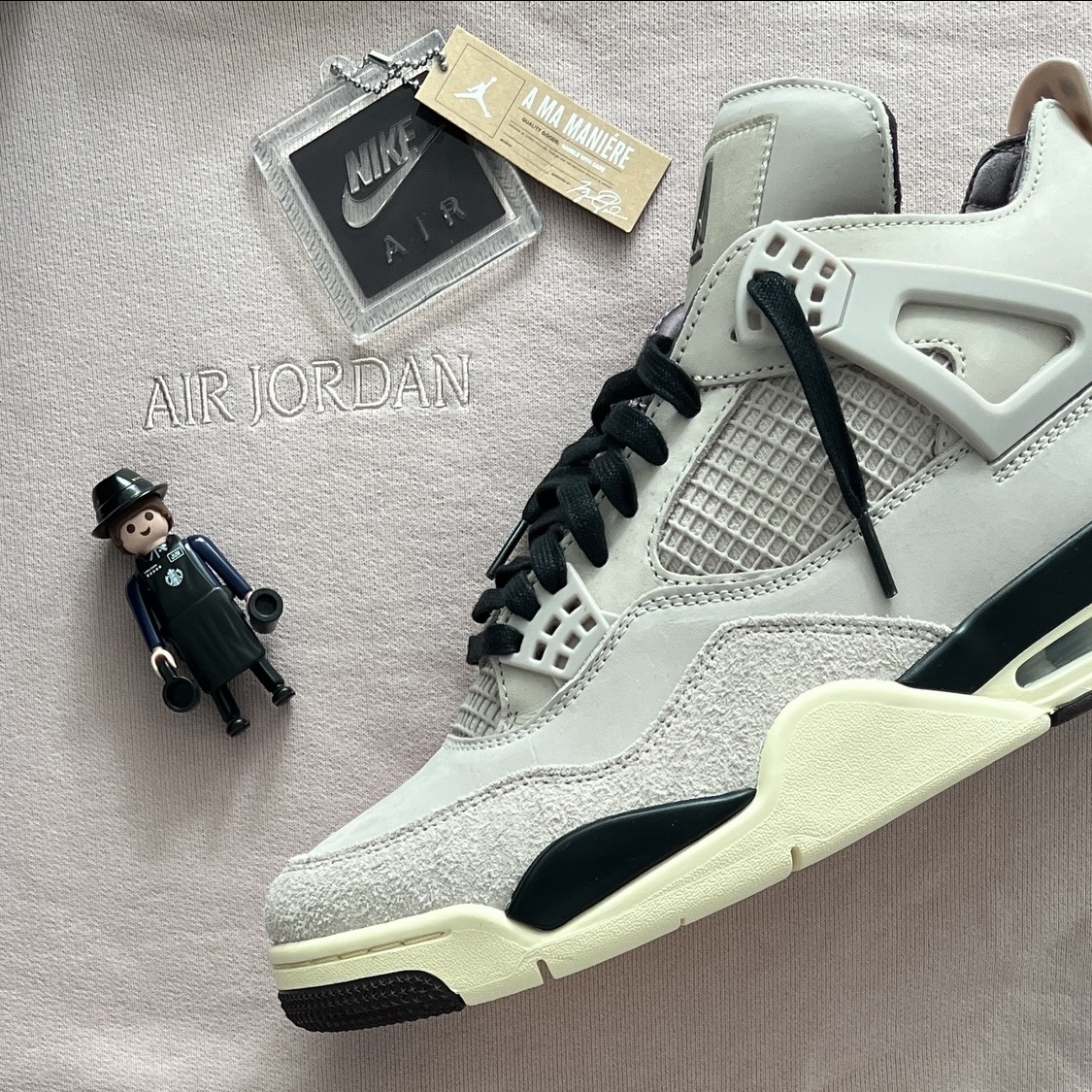 (W) Jordan 4 x A Ma Maniere Retro OG SP W.Y.W.S., Playmobil Starbucks Buddy Set (9 Pack) 착용 스타일 - 1