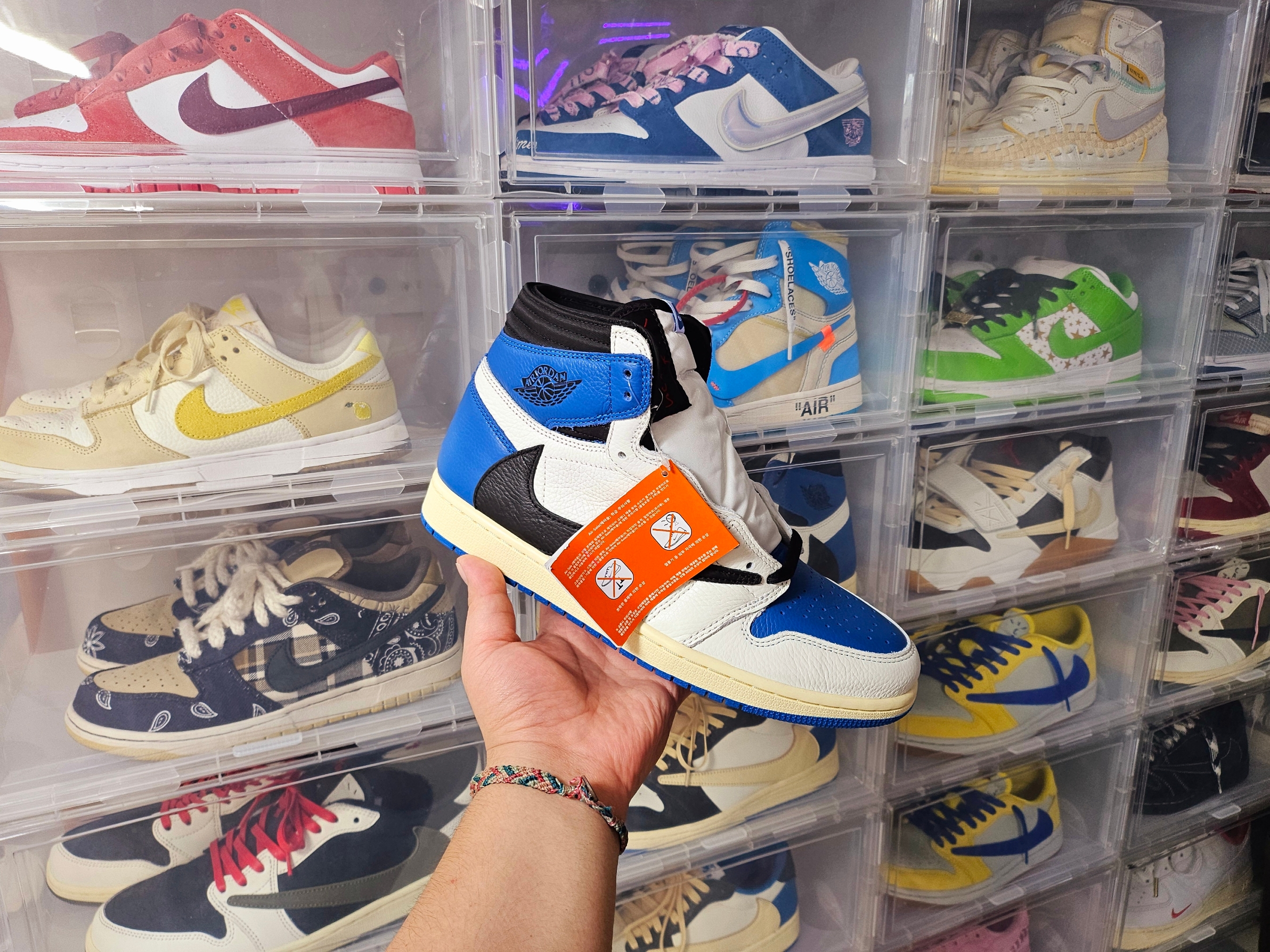 Jordan 1 x Travis Scott x Fragment Retro High OG SP Military Blue 착용 스타일
