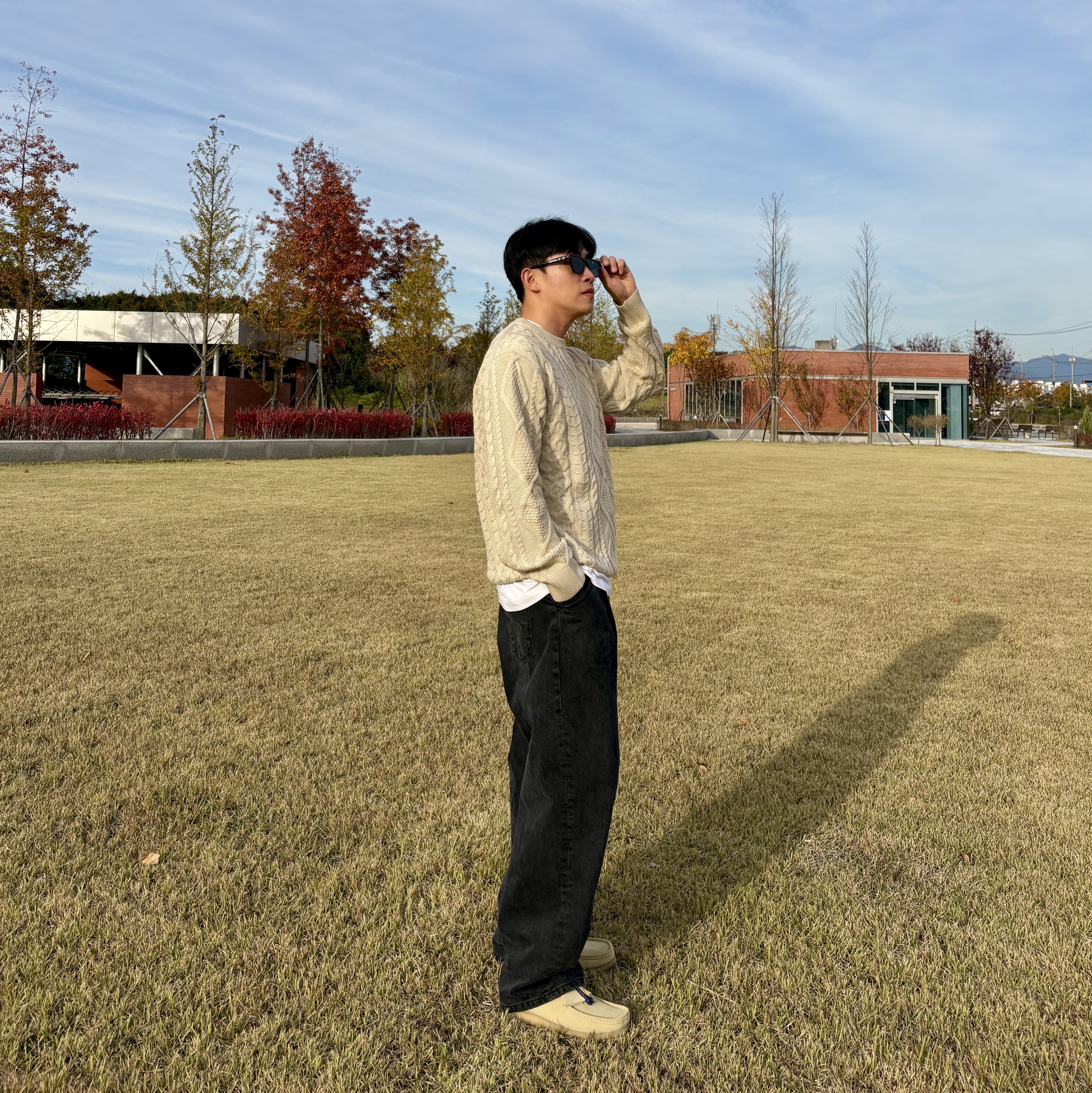 Clarks Wallabee Maple Suede 착용 스타일 - 4