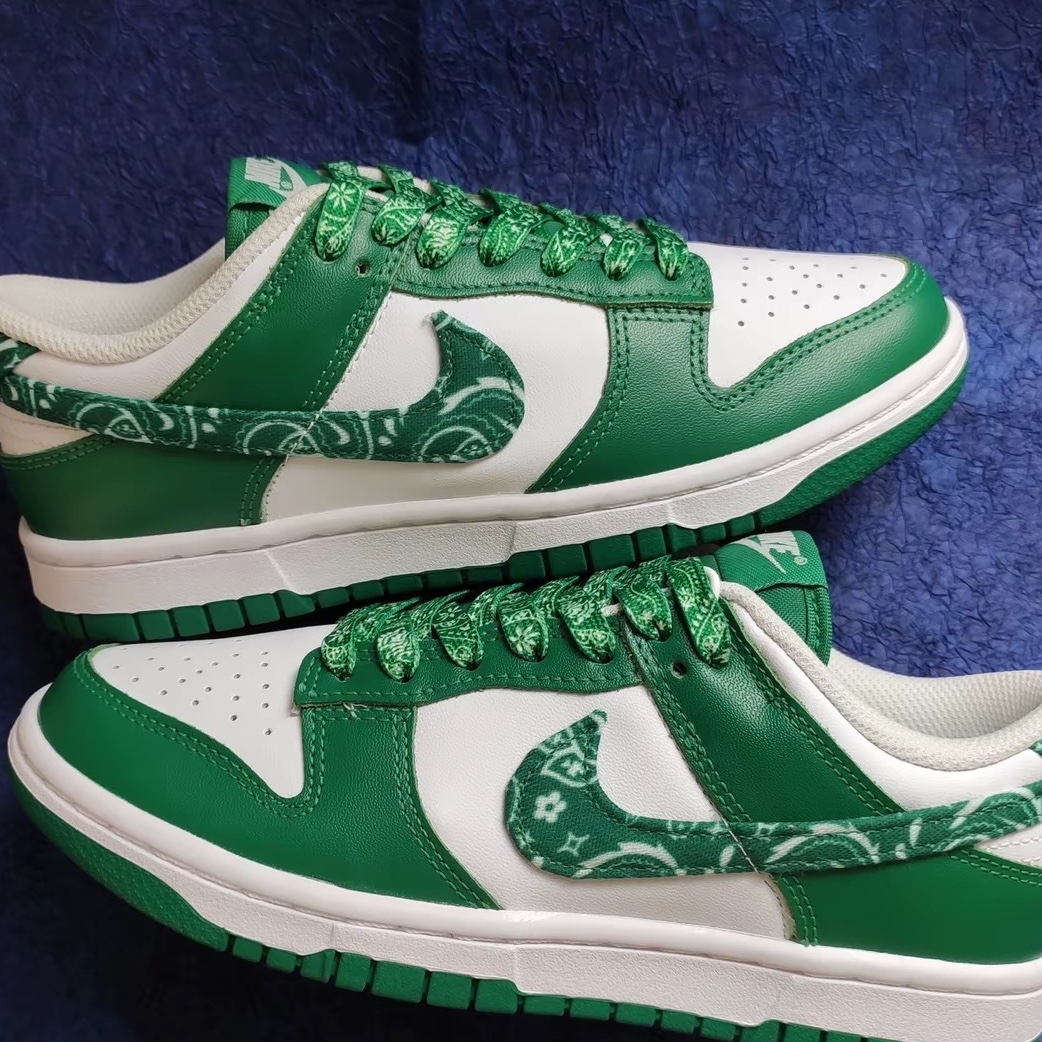 (W) Nike Dunk Low Essential Green Paisley 착용 스타일 - 1