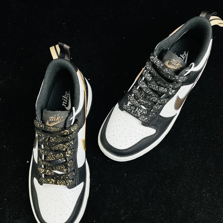 (GS) Nike Dunk Low SE Off Noir Summit White Metallic Pewter 착용 스타일 - 3