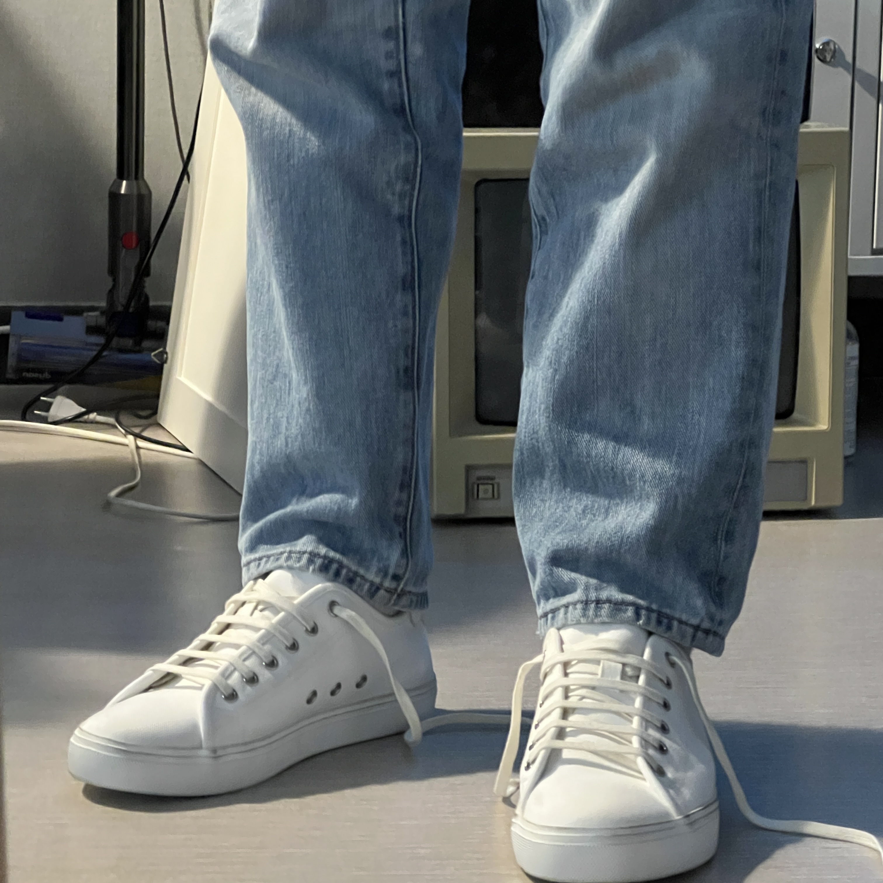 Saint Laurent Malibu Sneakers in Canvas and Smooth Leather Optic White 착용 스타일 - 2