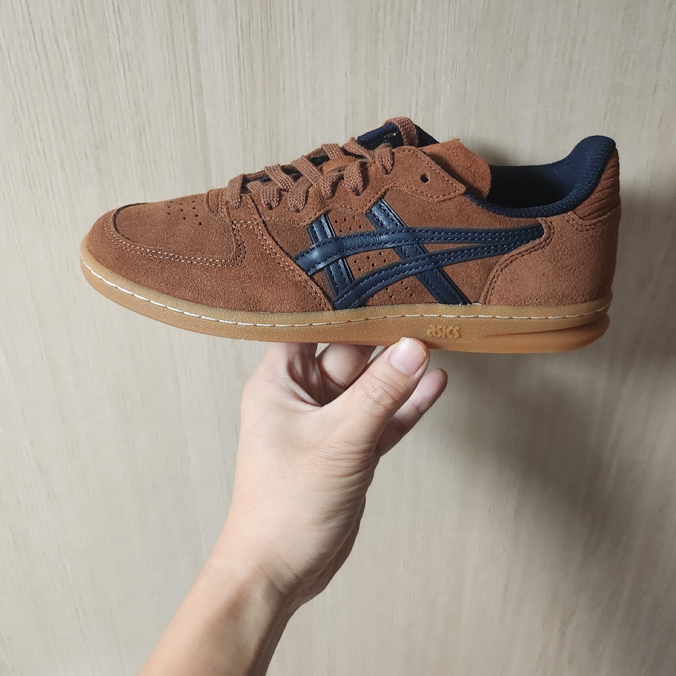 Asics x Hay Skyhand OG Turtoise Shell Blueberry 착용 스타일