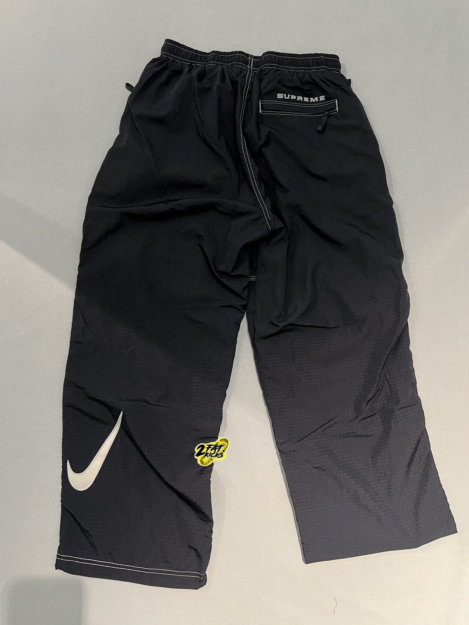 Supreme x Nike Ripstop Track Pants Black - 24SS 착용 스타일 - 4