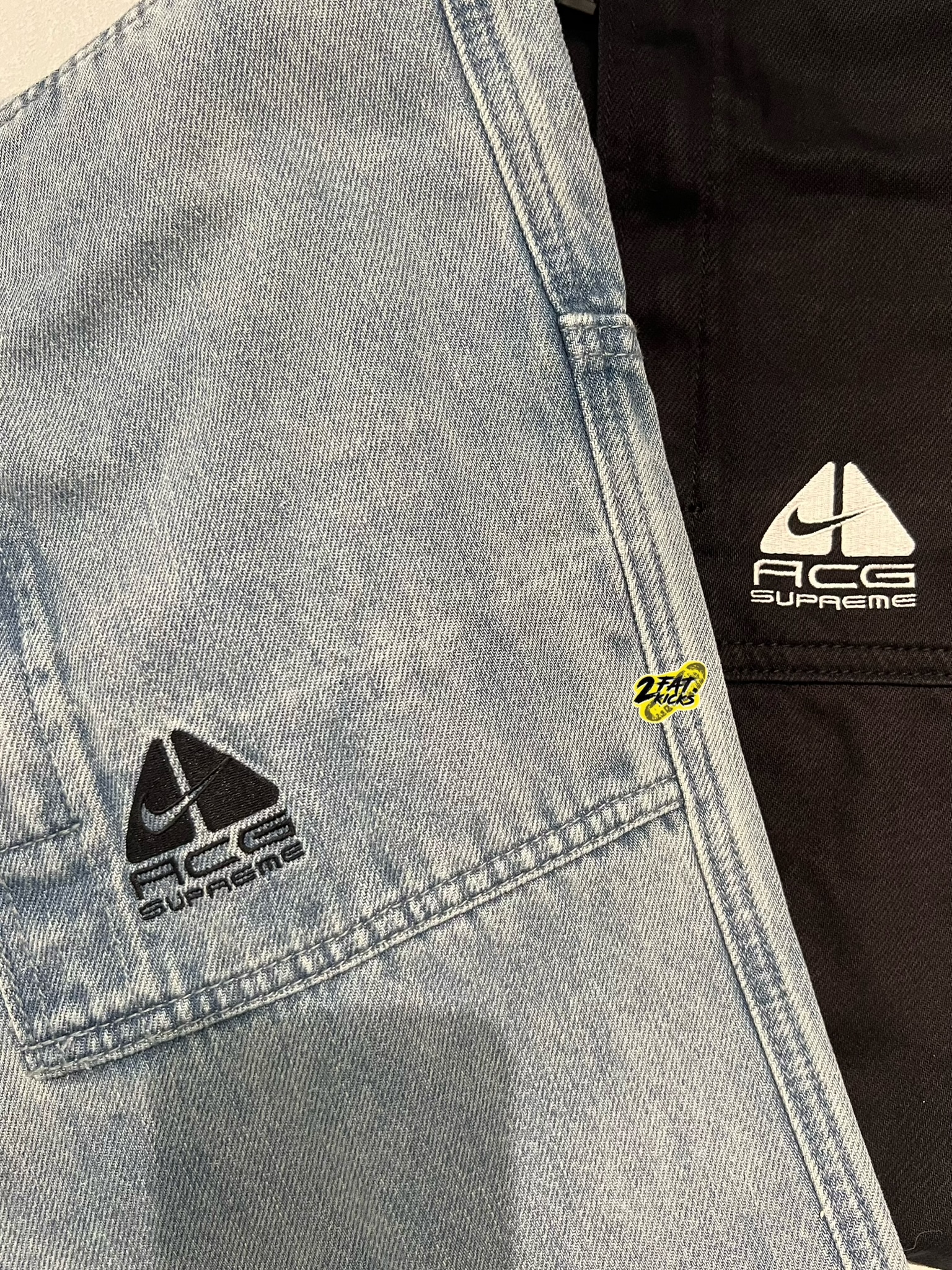 Supreme x Nike ACG Belted Denim Pants Washed Blue - 22FW, Supreme x Nike ACG Belted Denim Pants Black - 22FW 착용 스타일 - 1
