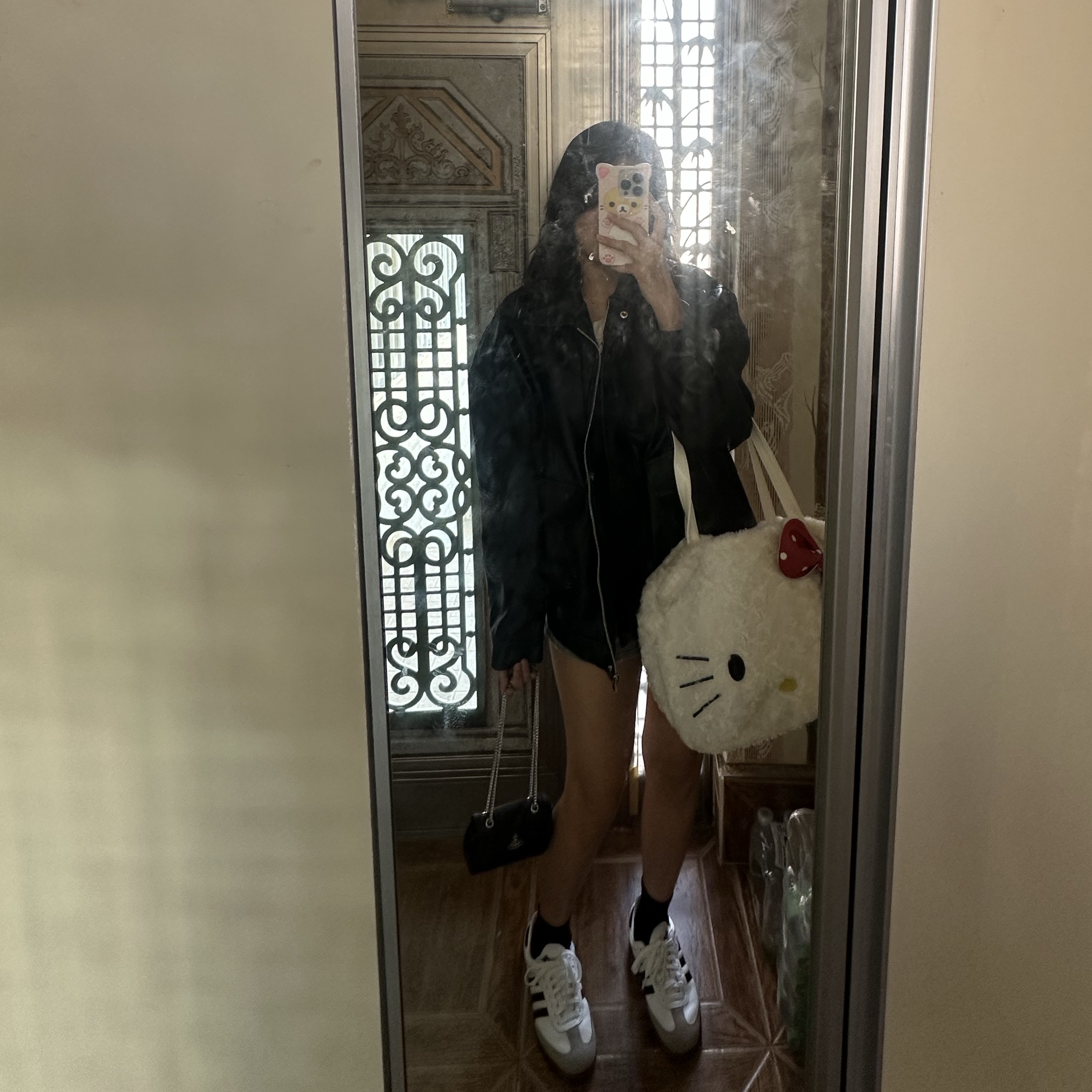 Vivienne Westwood Saffiano Biogreen Small Purse Cross Bag Black, Adidas Samba OG Cloud White 착용 스타일 - 4