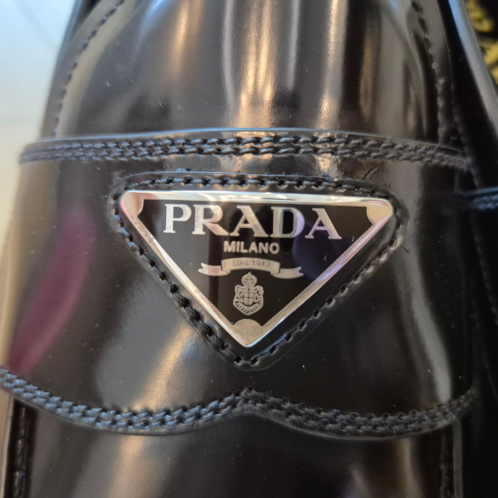 Prada Brushed Leather Loafers Black 착용 스타일 - 6