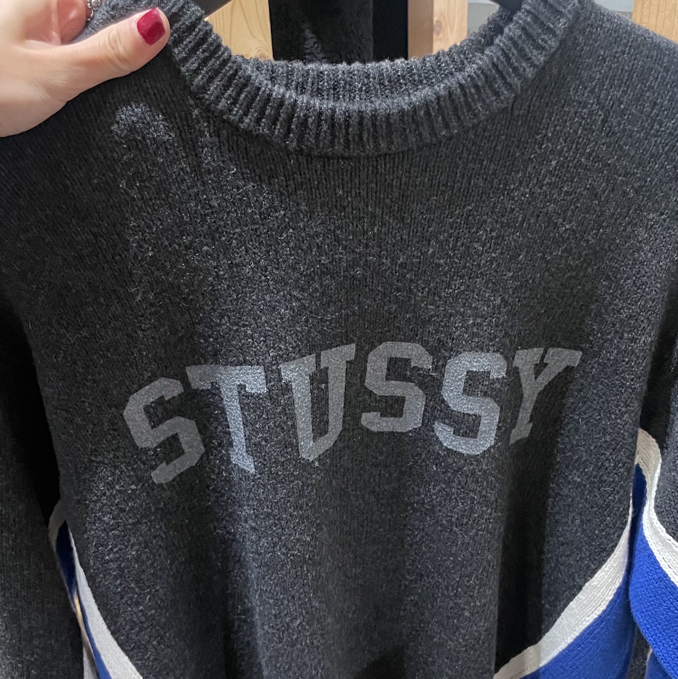 Stussy Contrast Stripe Crew Charcoal 착용 스타일