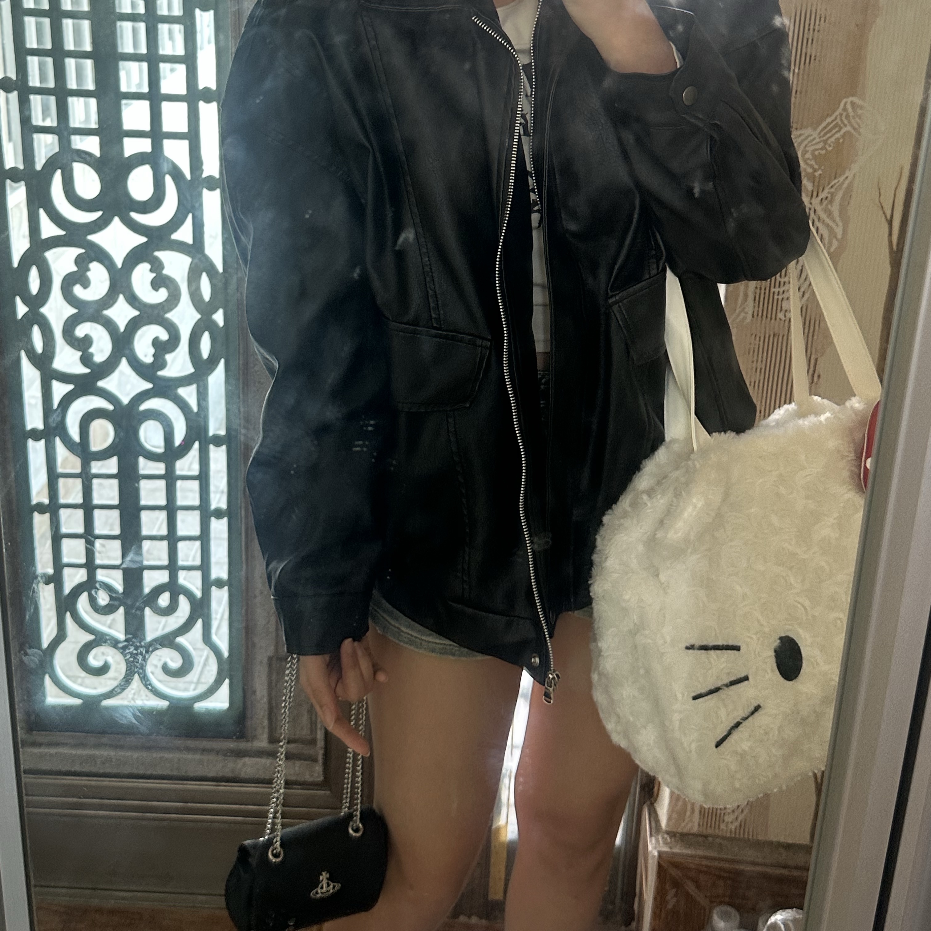 Vivienne Westwood Saffiano Biogreen Small Purse Cross Bag Black, Adidas Samba OG Cloud White 착용 스타일 - 3