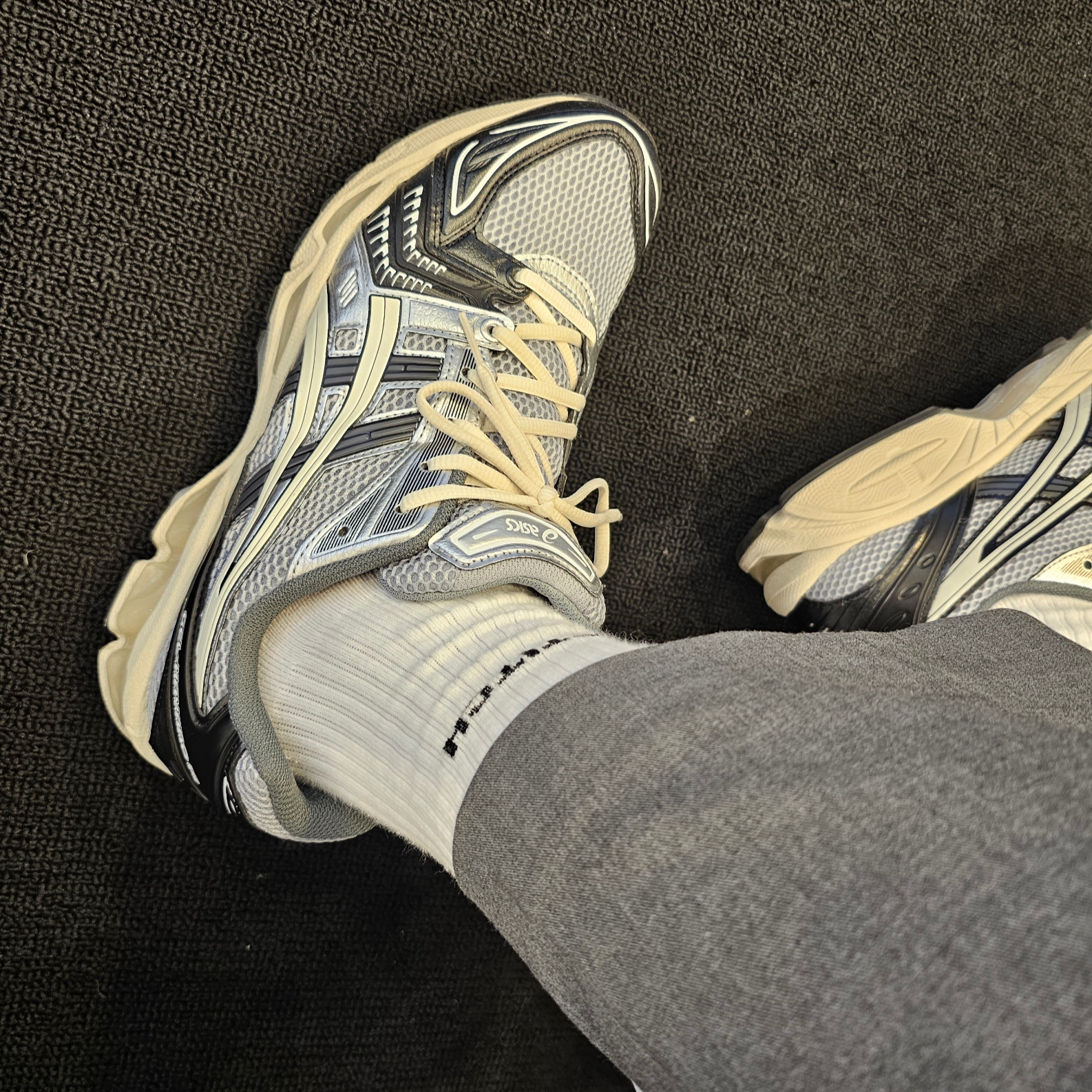 Asics Gel-Kayano 14 Black Glacier Grey 착용 스타일