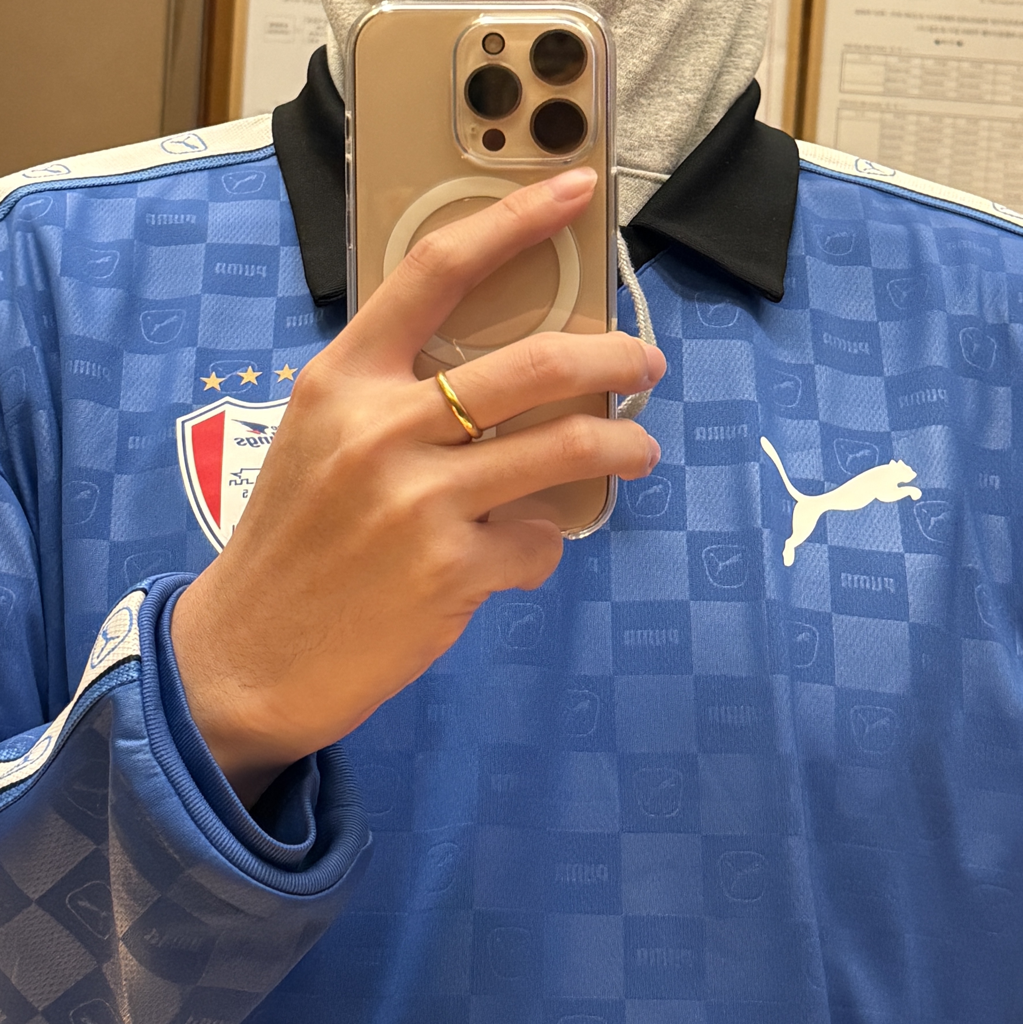 Puma x Libilly Suwon Samsung Knit Jersey Bluemazing, Apple iPhone 16 Pro 256GB Desert Titanium (Korean Ver.) 착용 스타일 - 2