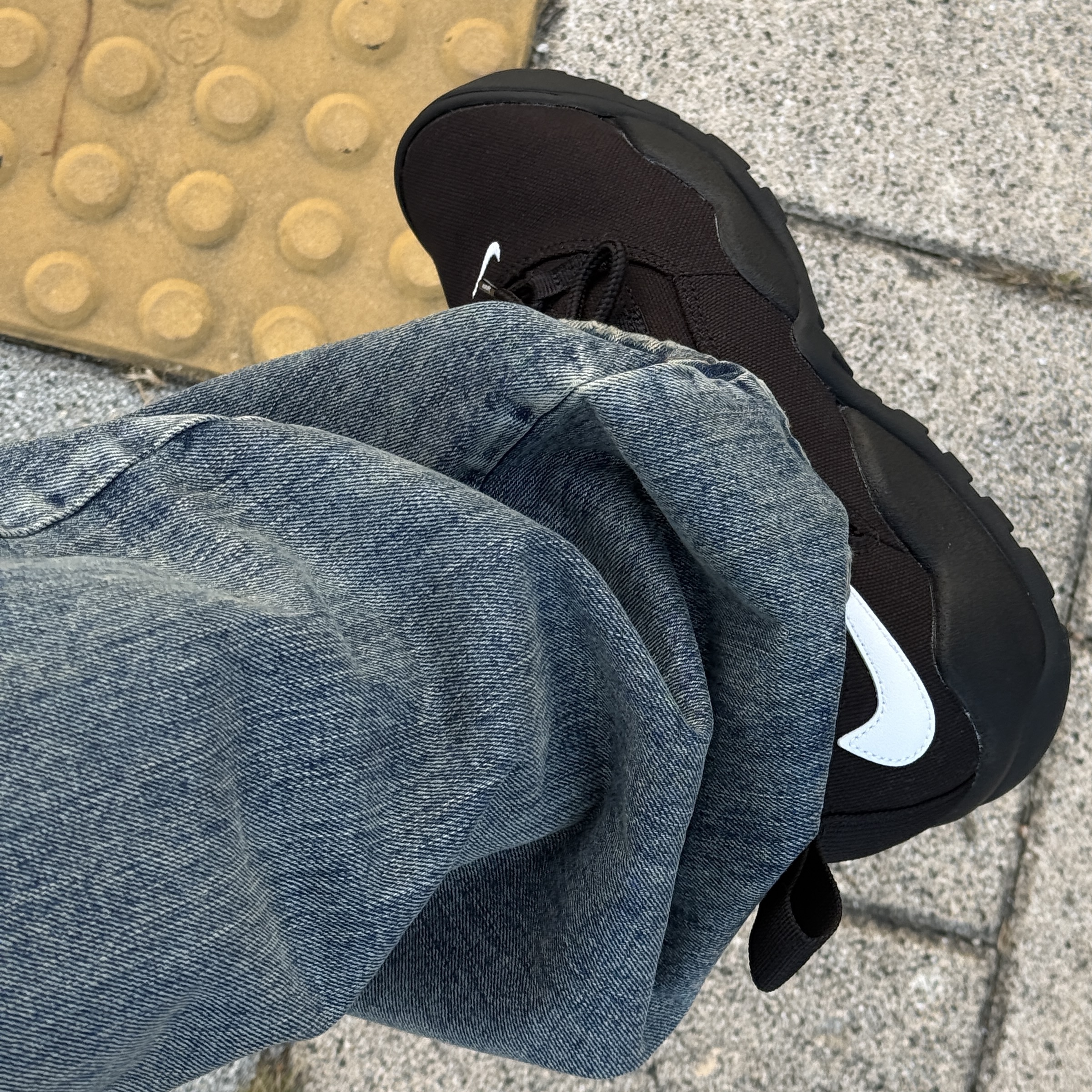 Nike x Supreme SB Darwin Low Black, Sansan Gear Sprinter Jacket Black - 23FW 착용 스타일 - 2