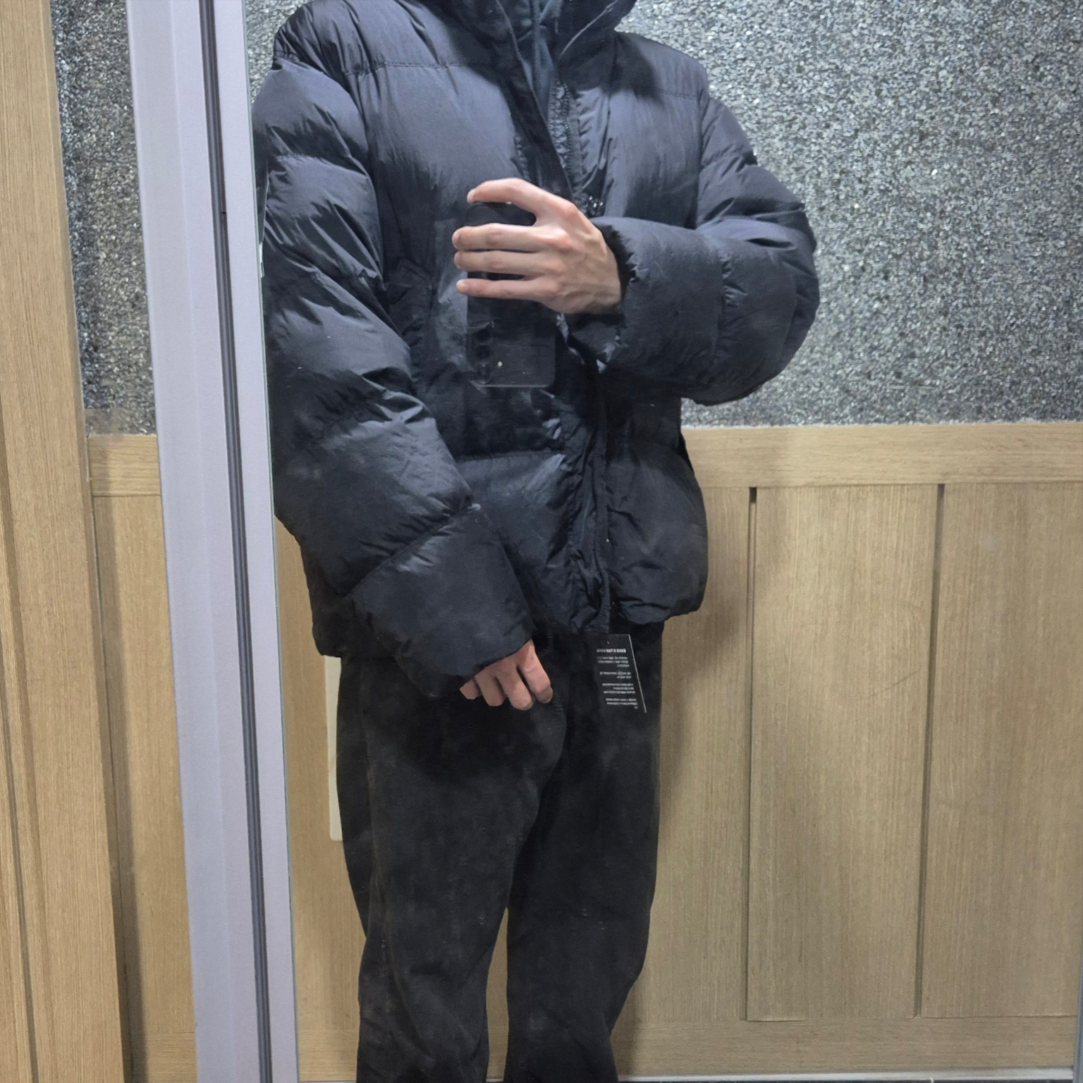 Stone Island 40123 Garment Dyed Crinkle Reps R-NY Down Jacket Black - 24FW 착용 스타일 - 1