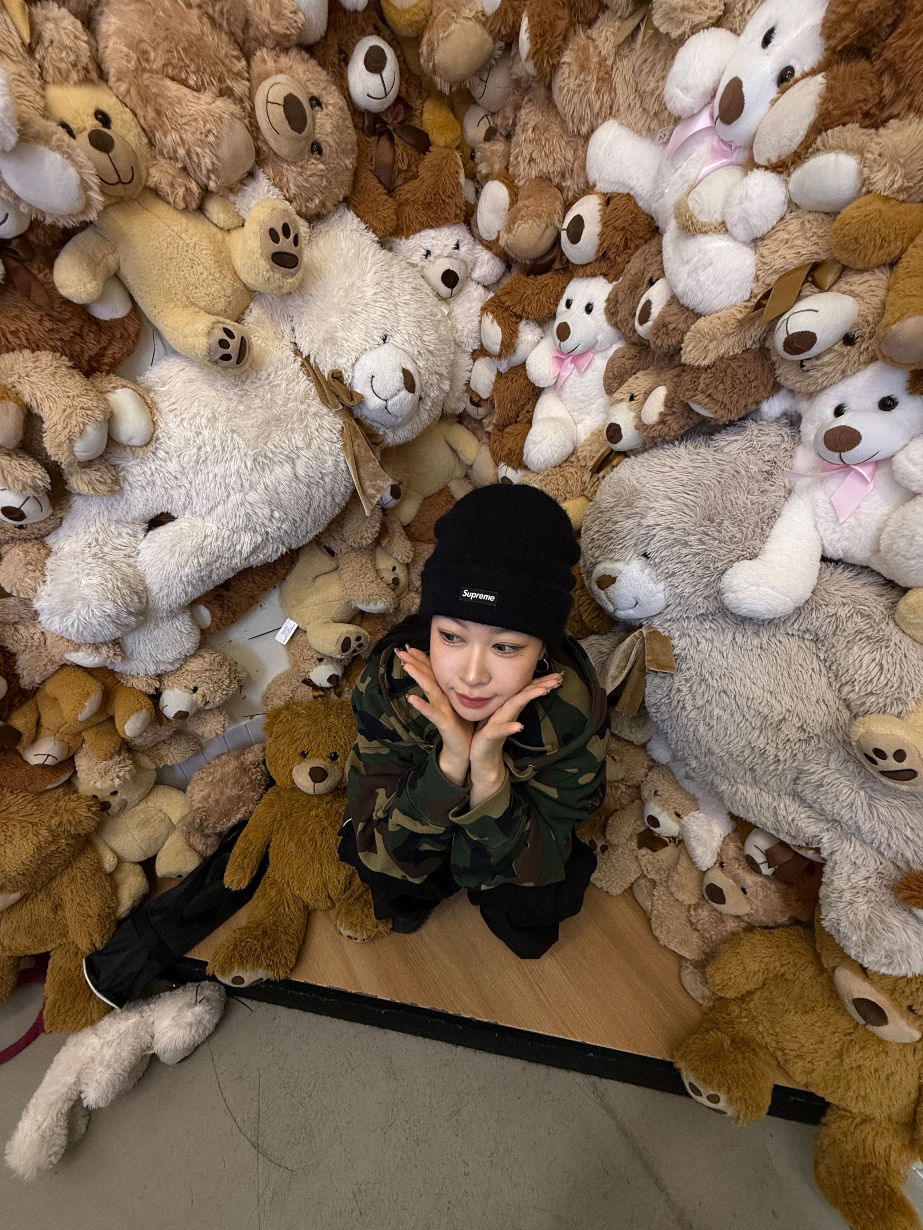 Supreme Small Box Zip Up Hooded Sweatshirt Woodland Camo - 24FW, Supreme Mohair Beanie Black - 23FW 착용 스타일