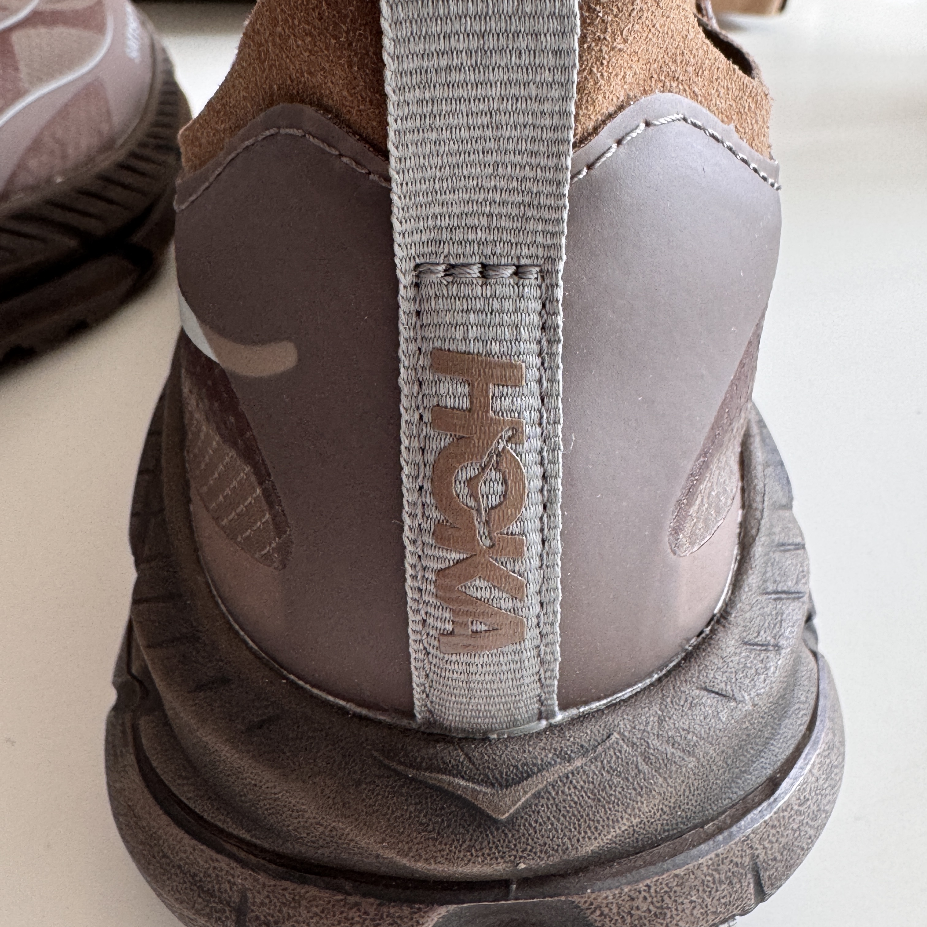 Hoka x Satisfy Mafate Speed 4 Lite Rubber 착용 스타일 - 4
