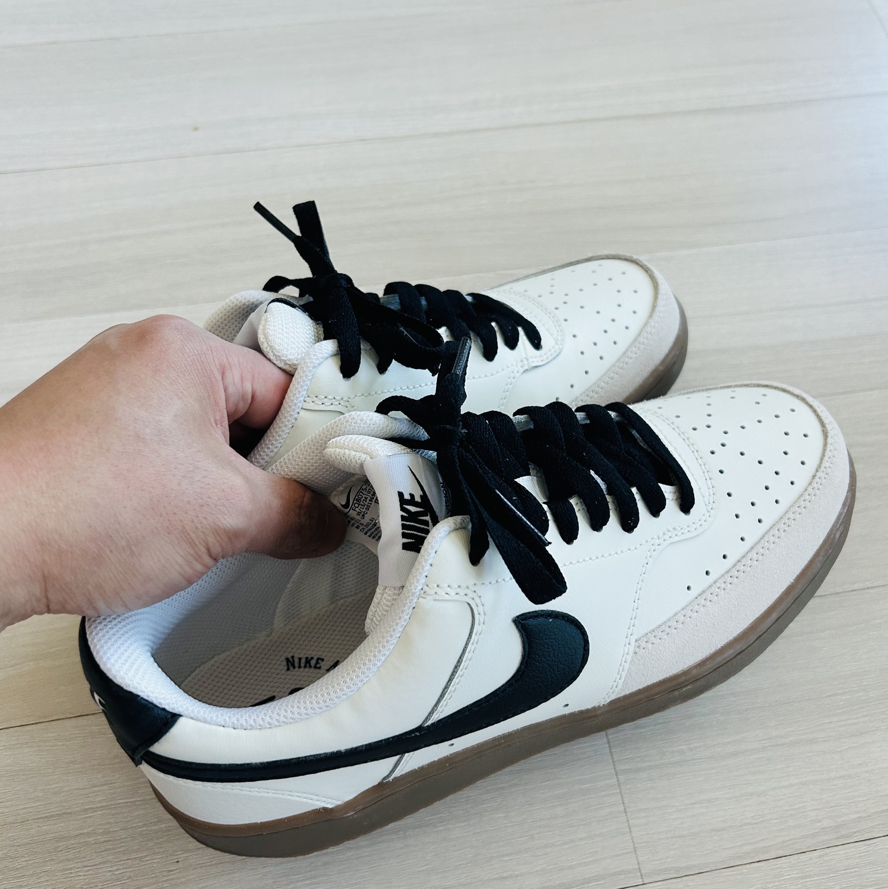 Nike Court Vision Low Sail Light Orewood Brown 착용 스타일 - 2